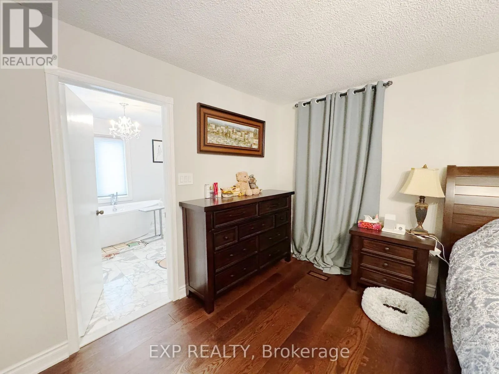 98 CLARINDA DRIVE