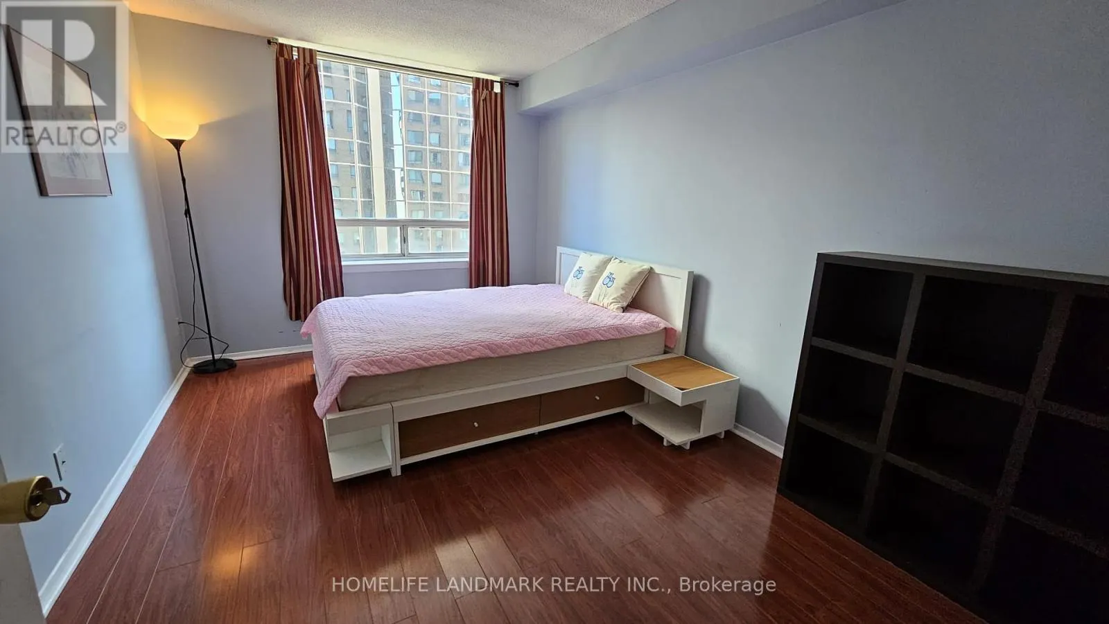 1110 - 633 BAY STREET