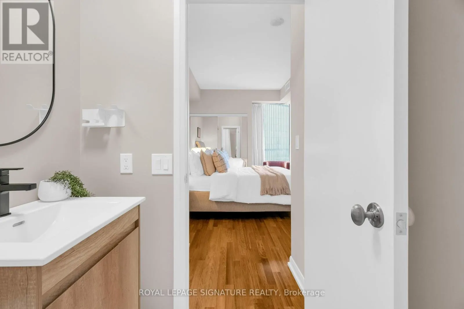 1208 - 111 ELIZABETH STREET
