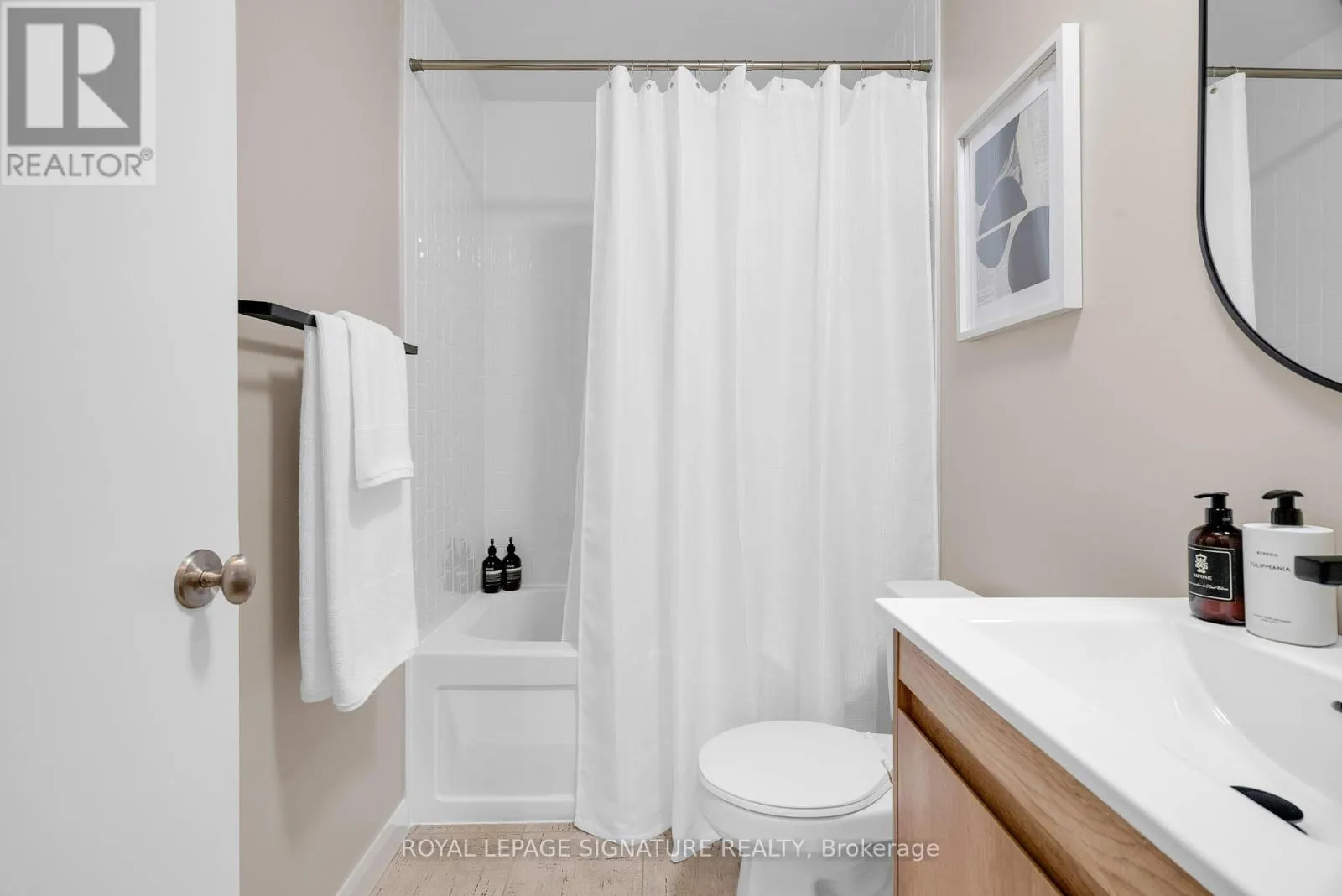 1208 - 111 ELIZABETH STREET