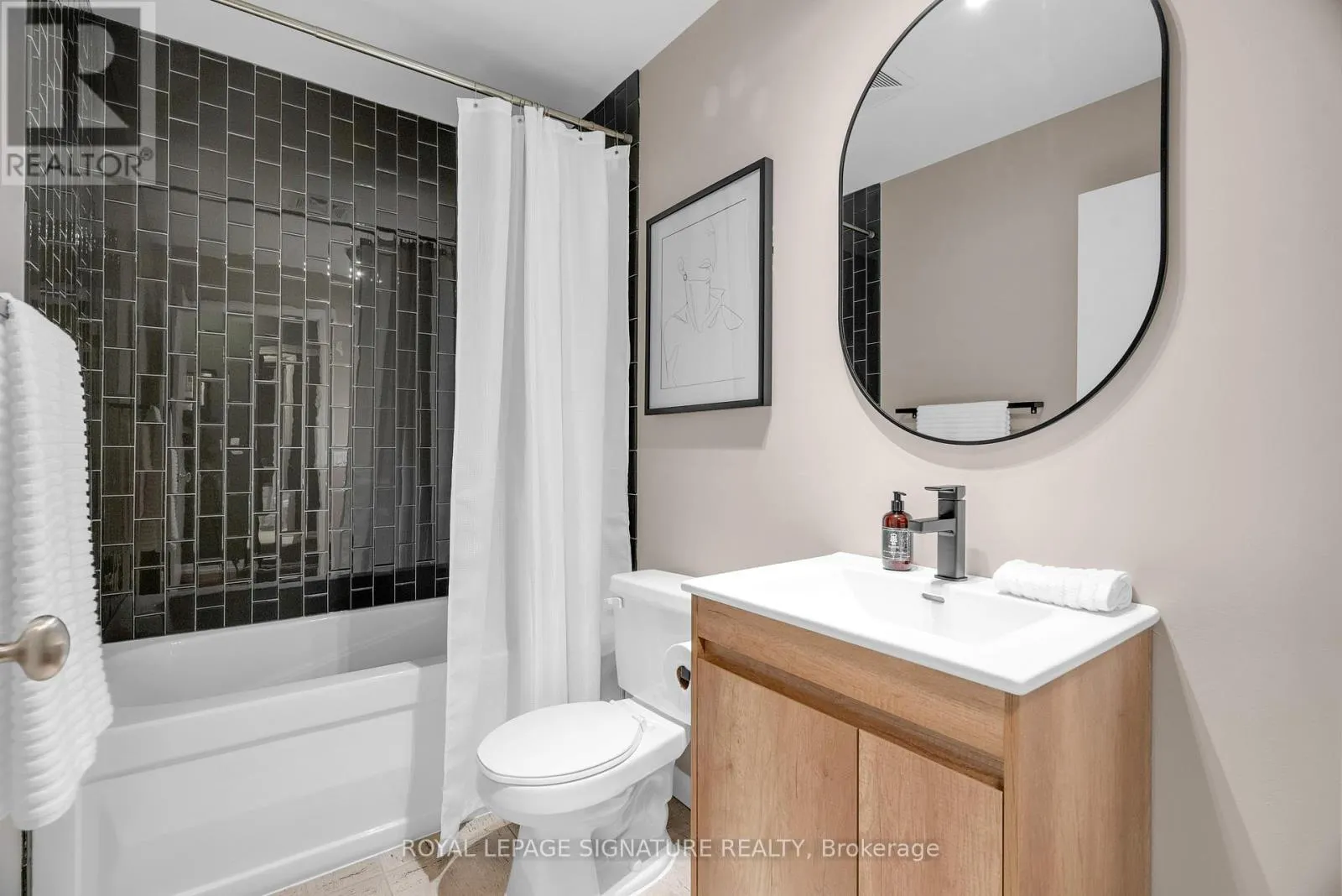 1208 - 111 ELIZABETH STREET