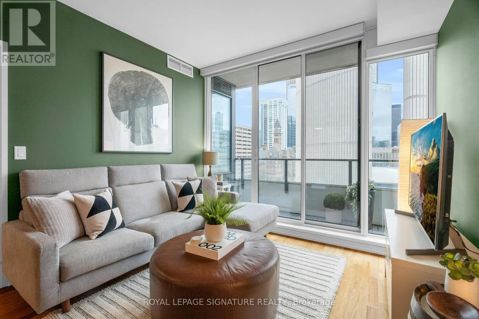 1208 - 111 ELIZABETH STREET
