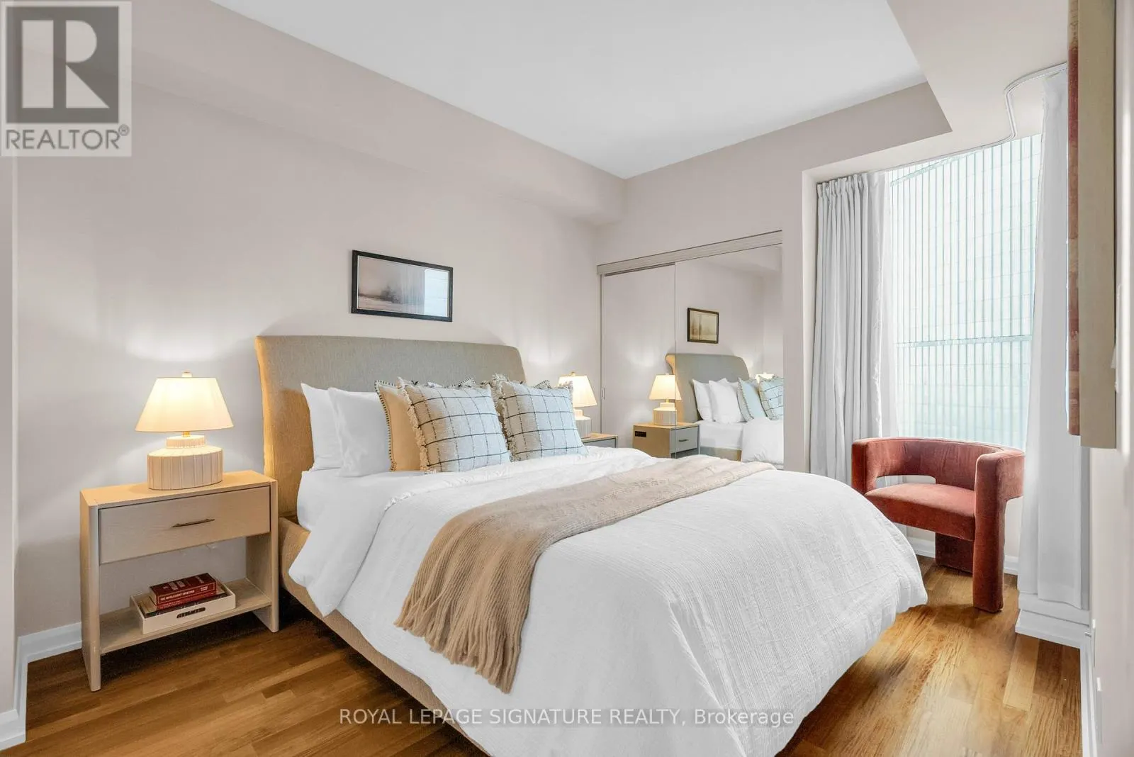 1208 - 111 ELIZABETH STREET