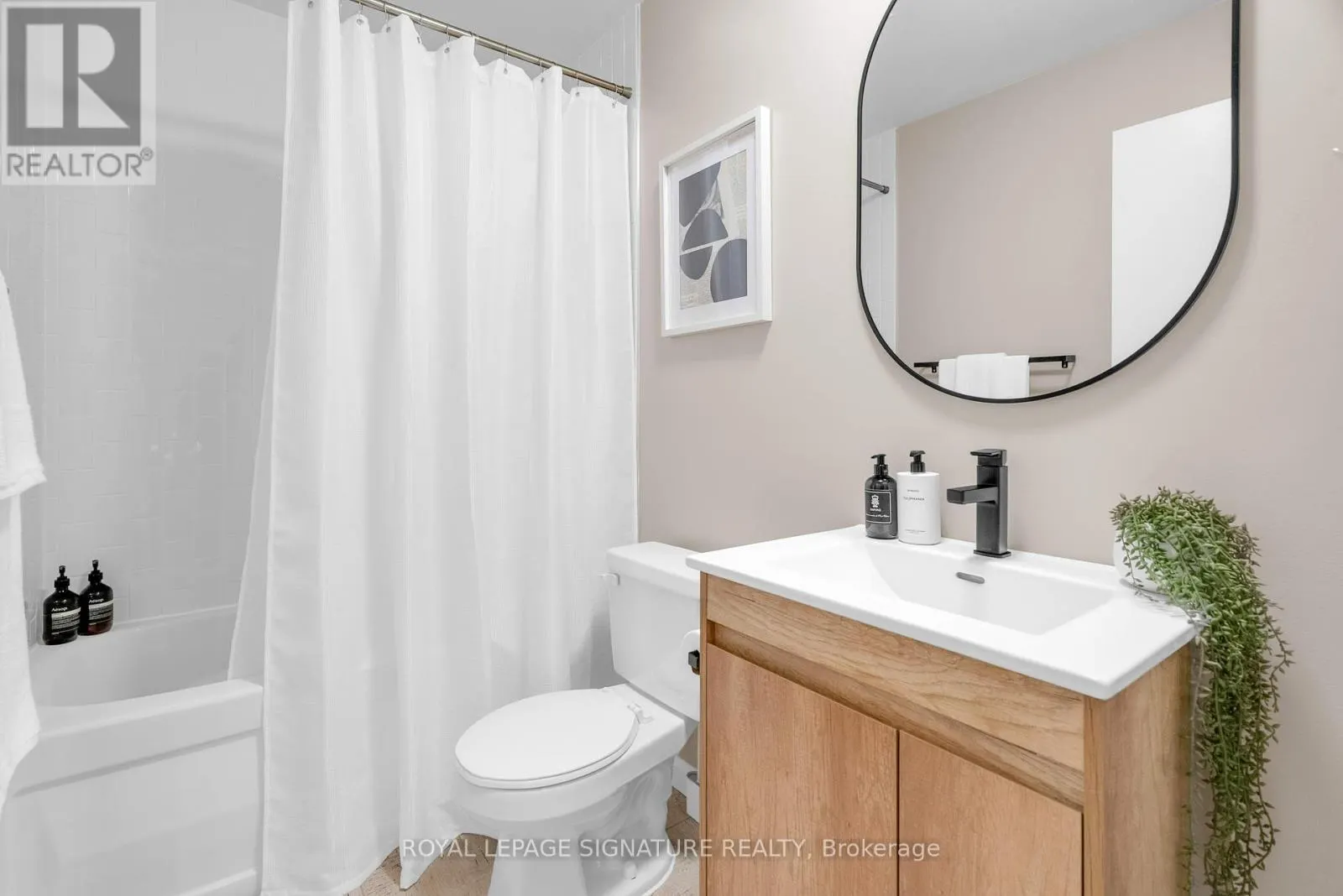 1208 - 111 ELIZABETH STREET
