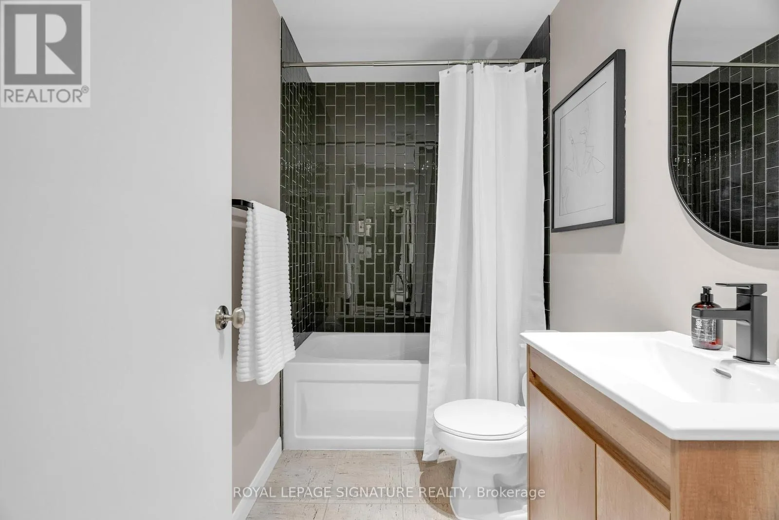 1208 - 111 ELIZABETH STREET