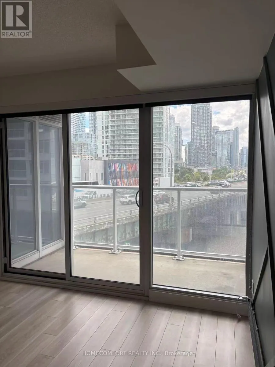707 - 19 BATHURST STREET E