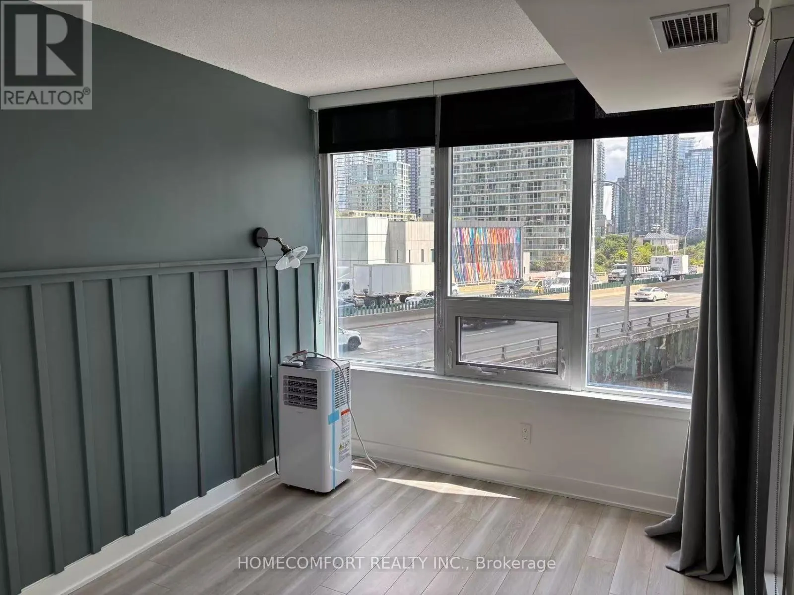 707 - 19 BATHURST STREET E