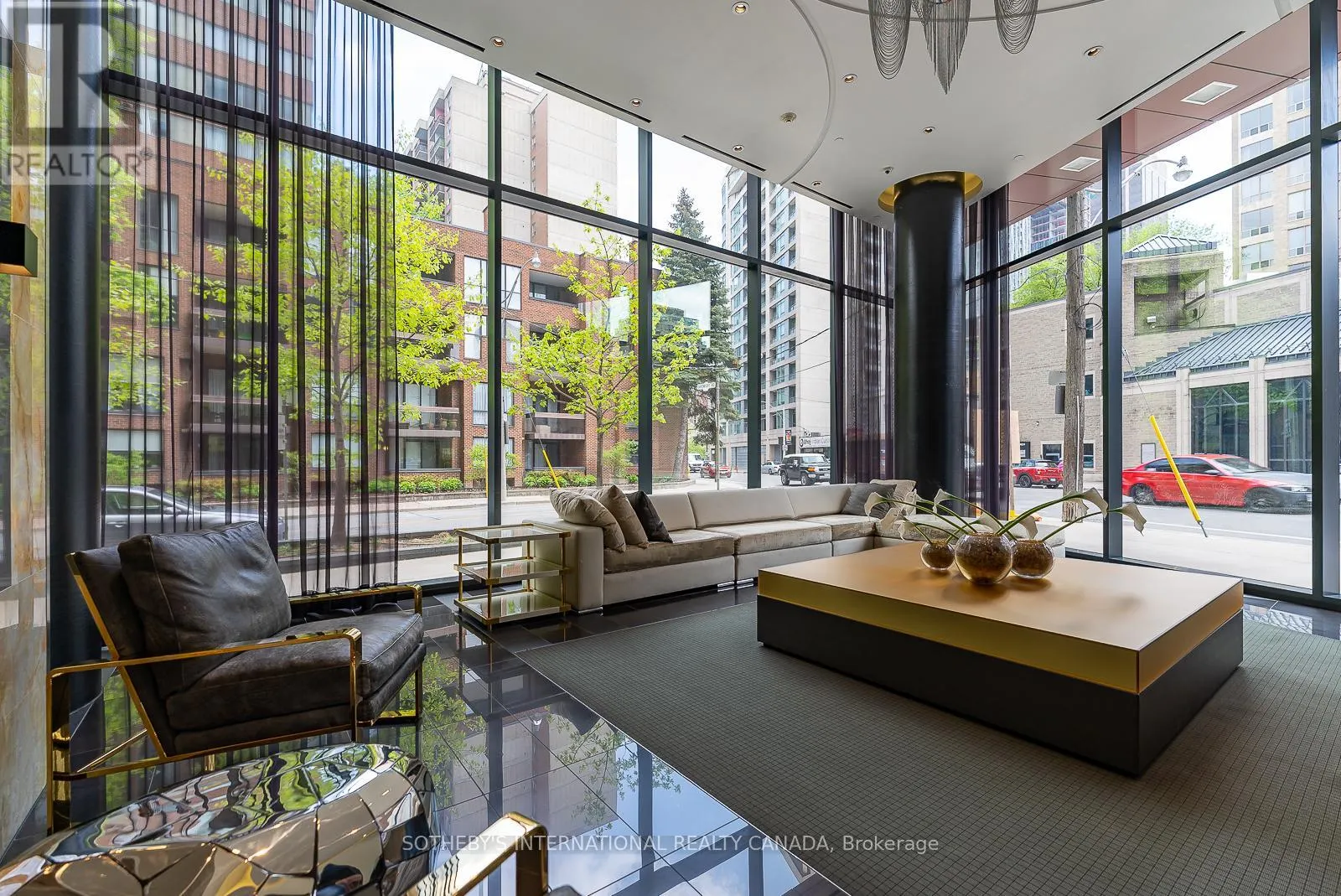 315 - 32 DAVENPORT ROAD