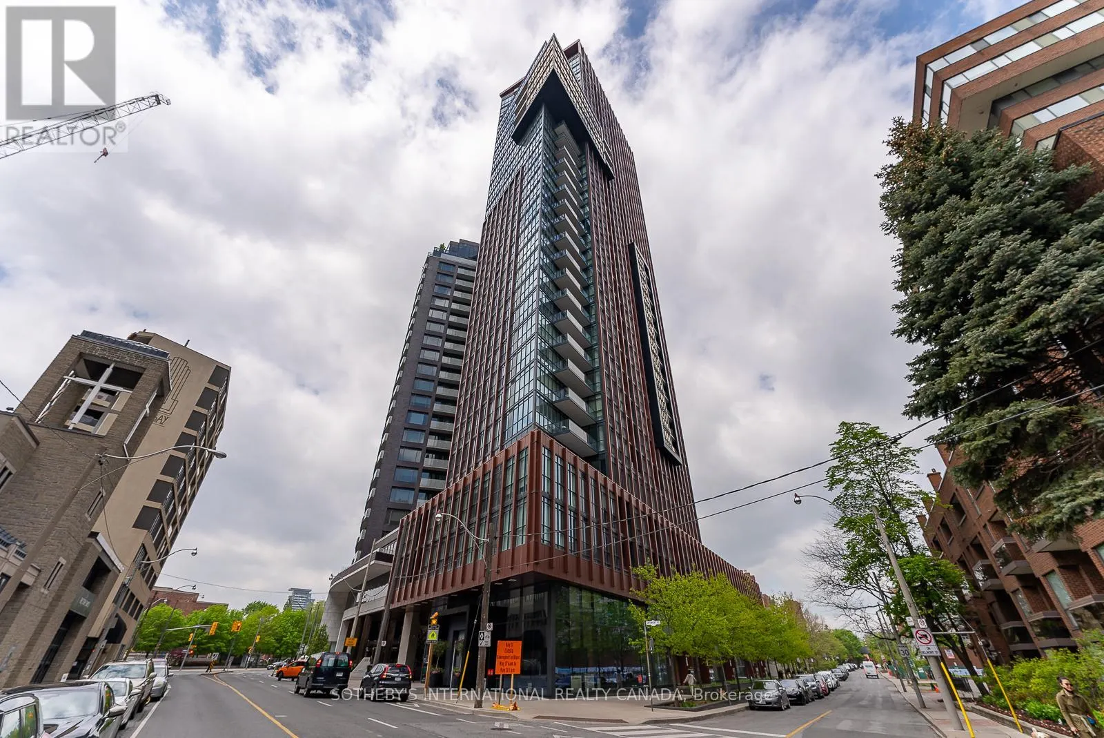 315 - 32 DAVENPORT ROAD
