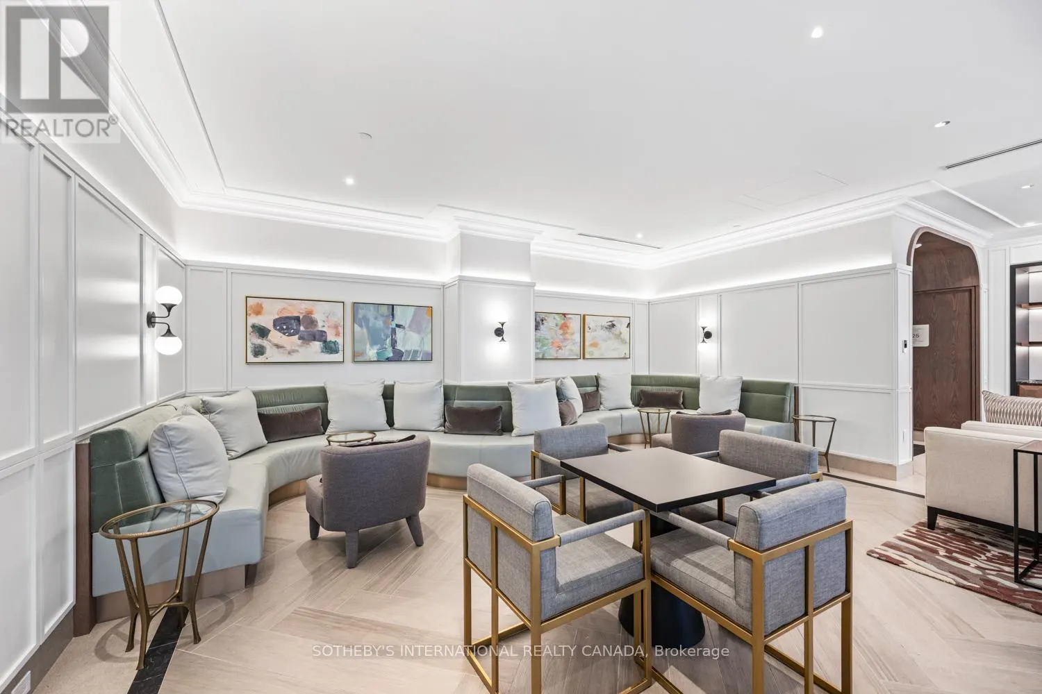 1109 - 30 INN ON THE PARK DRIVE