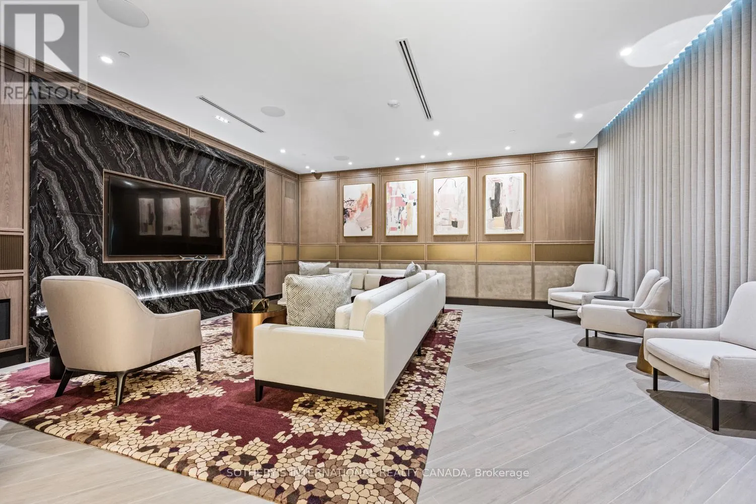 1109 - 30 INN ON THE PARK DRIVE