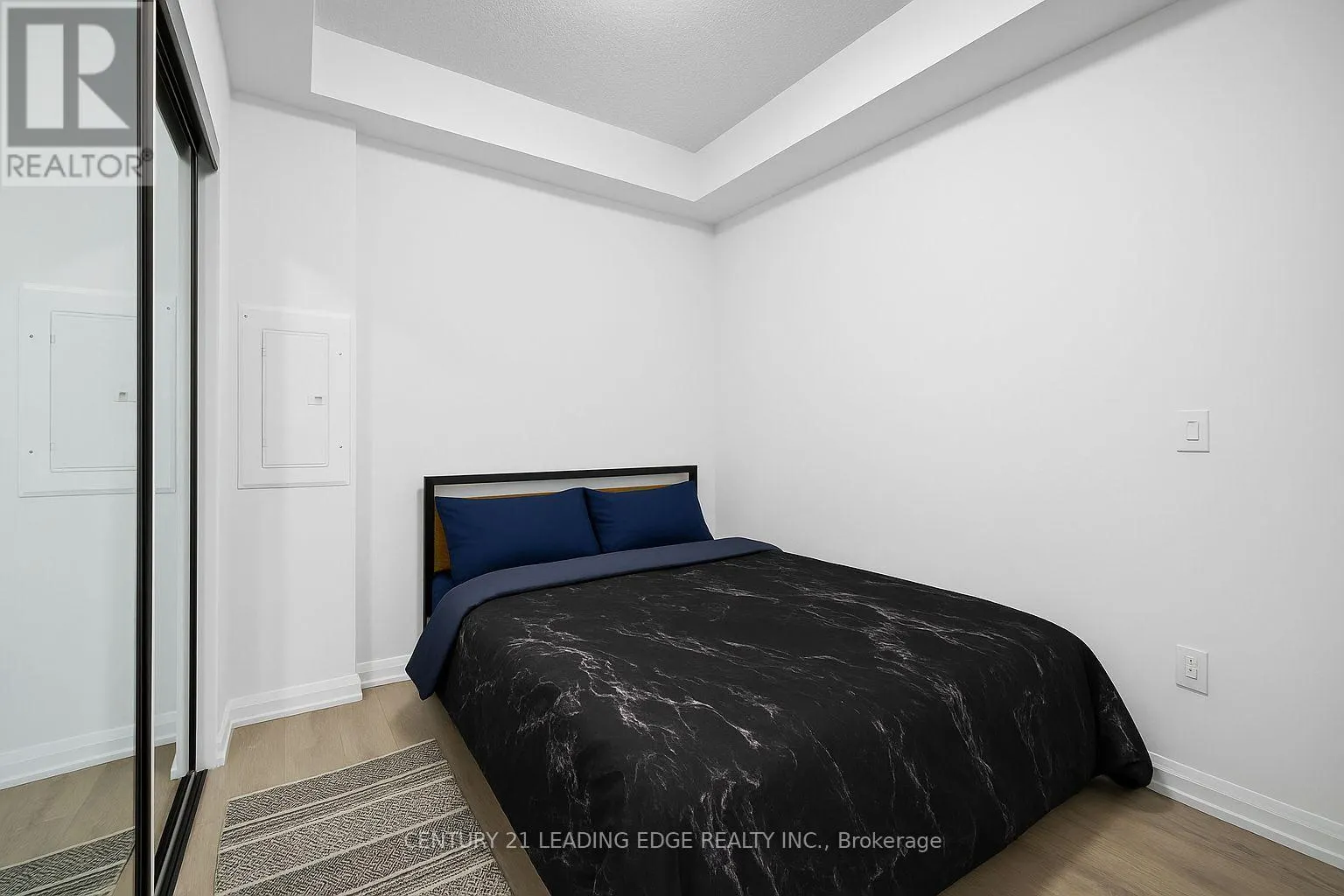 208 - 101 ERSKINE AVENUE