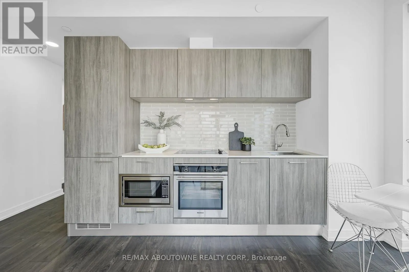 1802 - 3 GLOUCESTER STREET