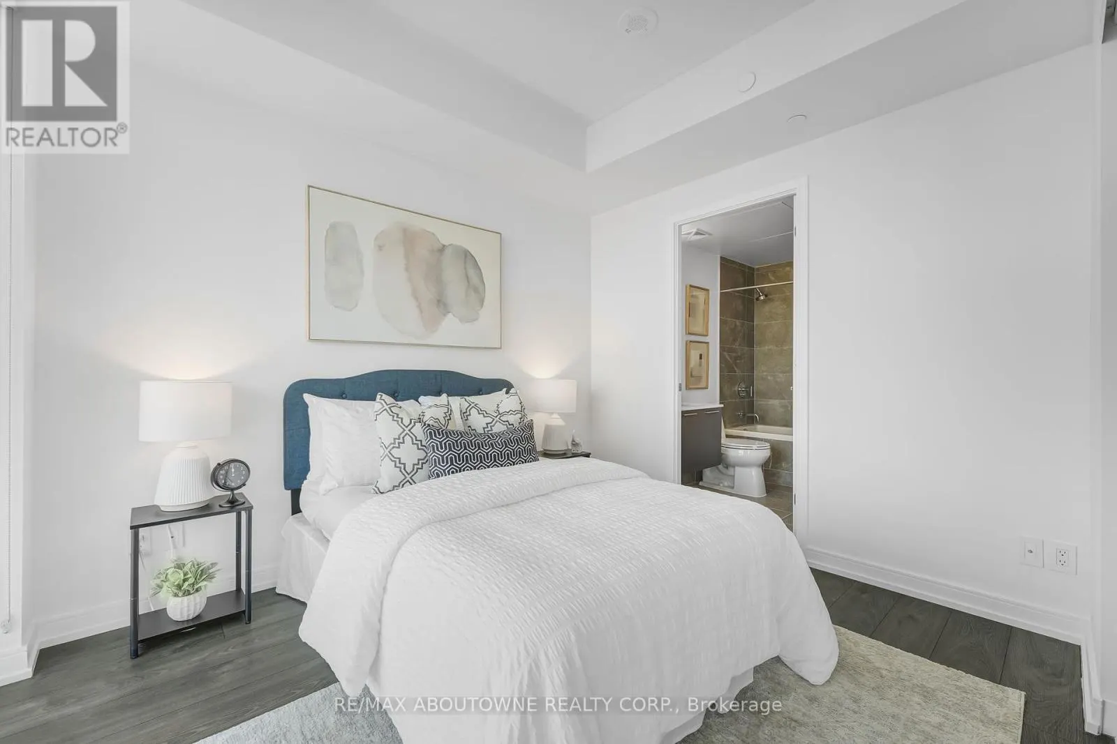 1802 - 3 GLOUCESTER STREET