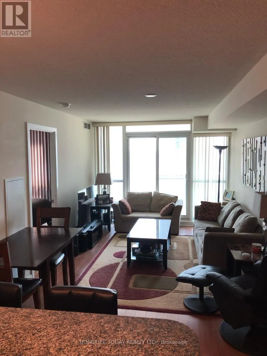 809 - 33 BAY STREET