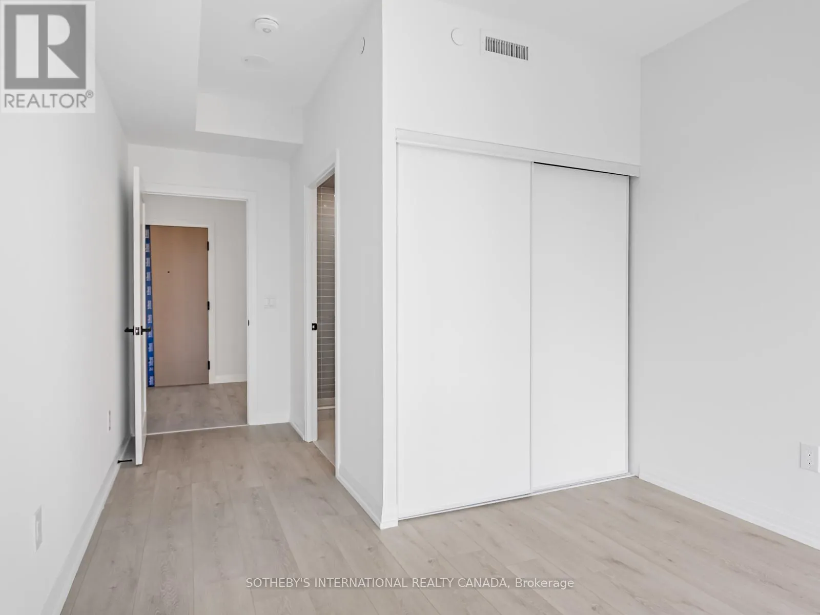 610 - 292 DUNDAS STREET W