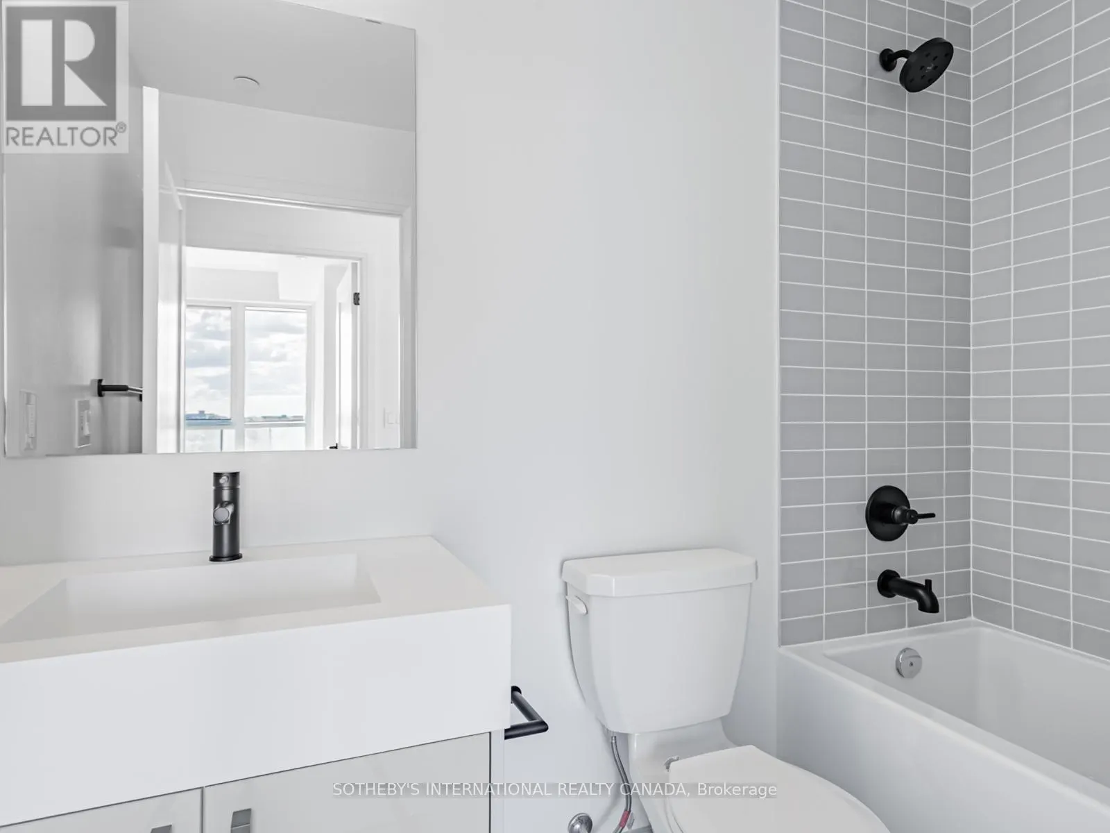 610 - 292 DUNDAS STREET W
