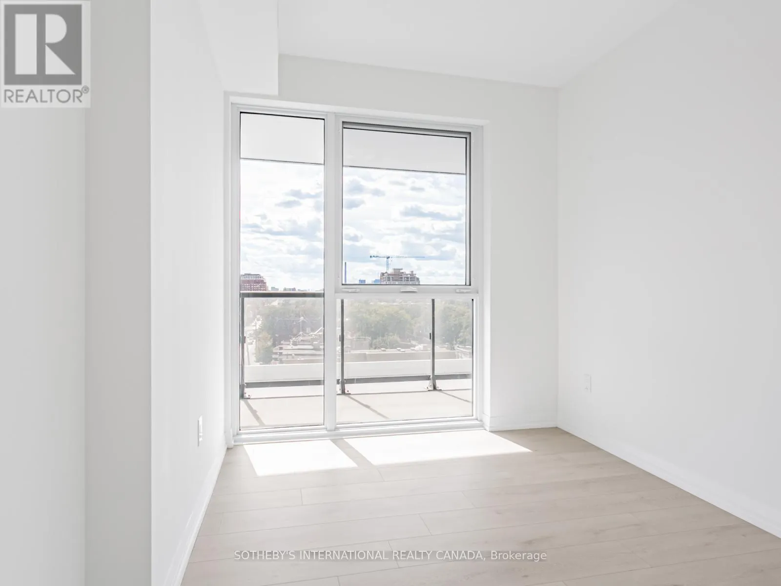 610 - 292 DUNDAS STREET W