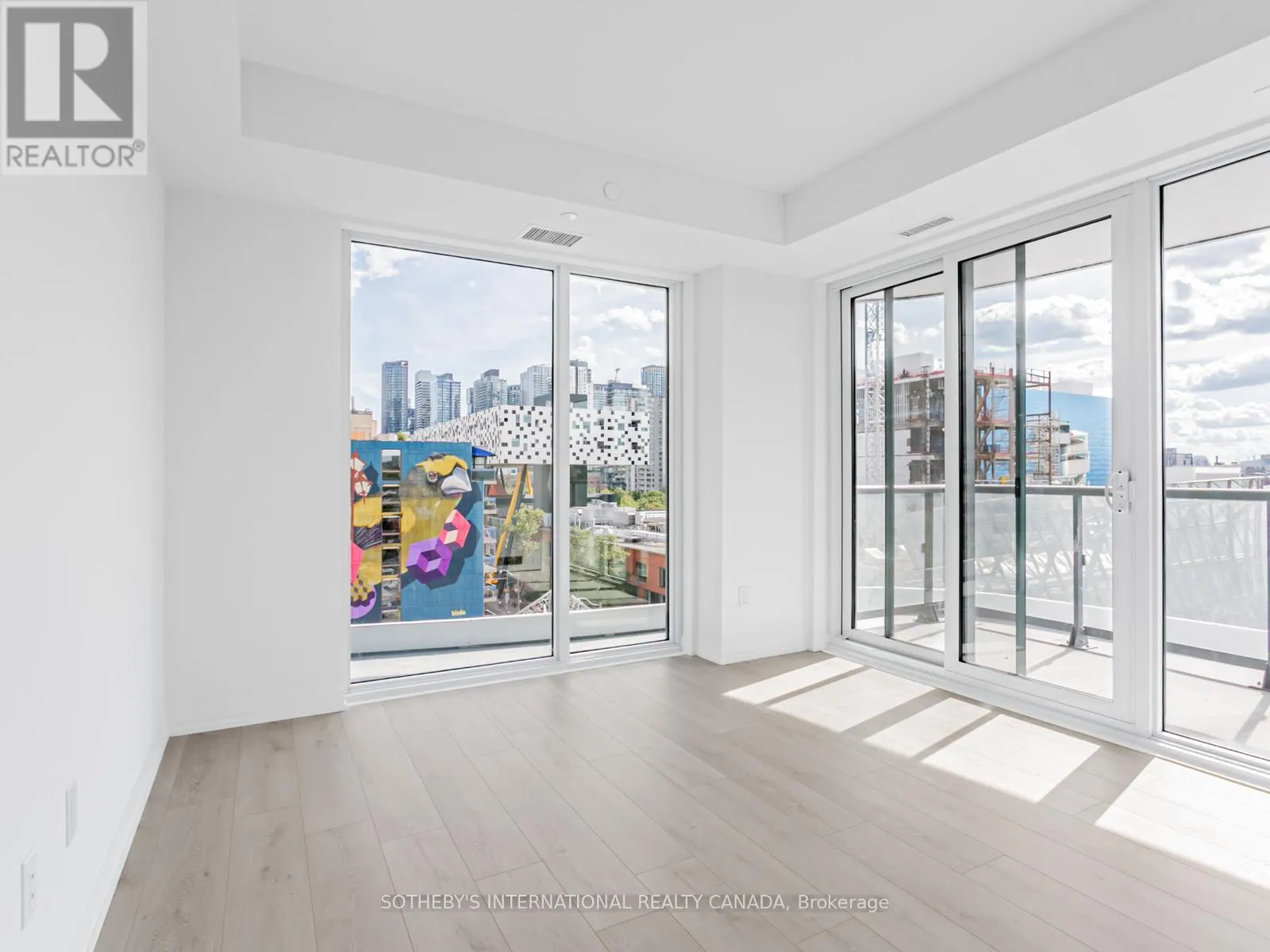 610 - 292 DUNDAS STREET W