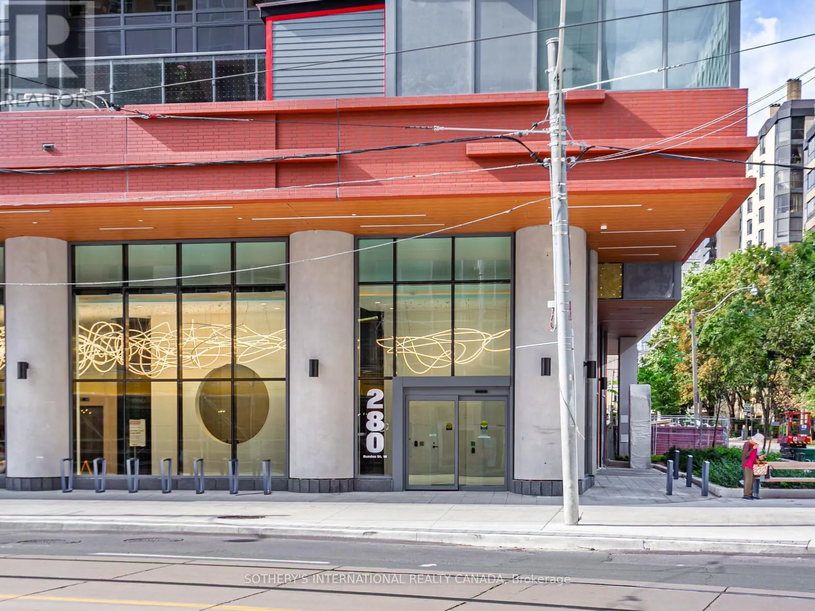 610 - 292 DUNDAS STREET W