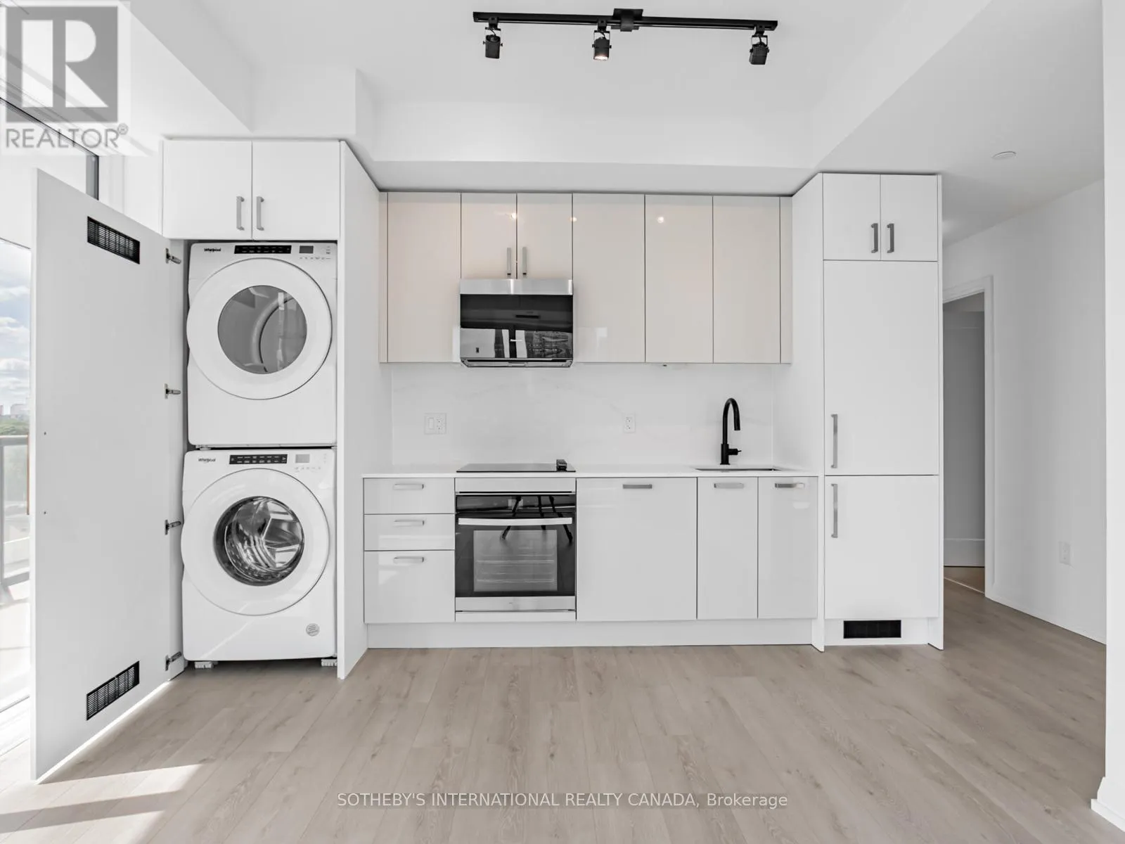 610 - 292 DUNDAS STREET W