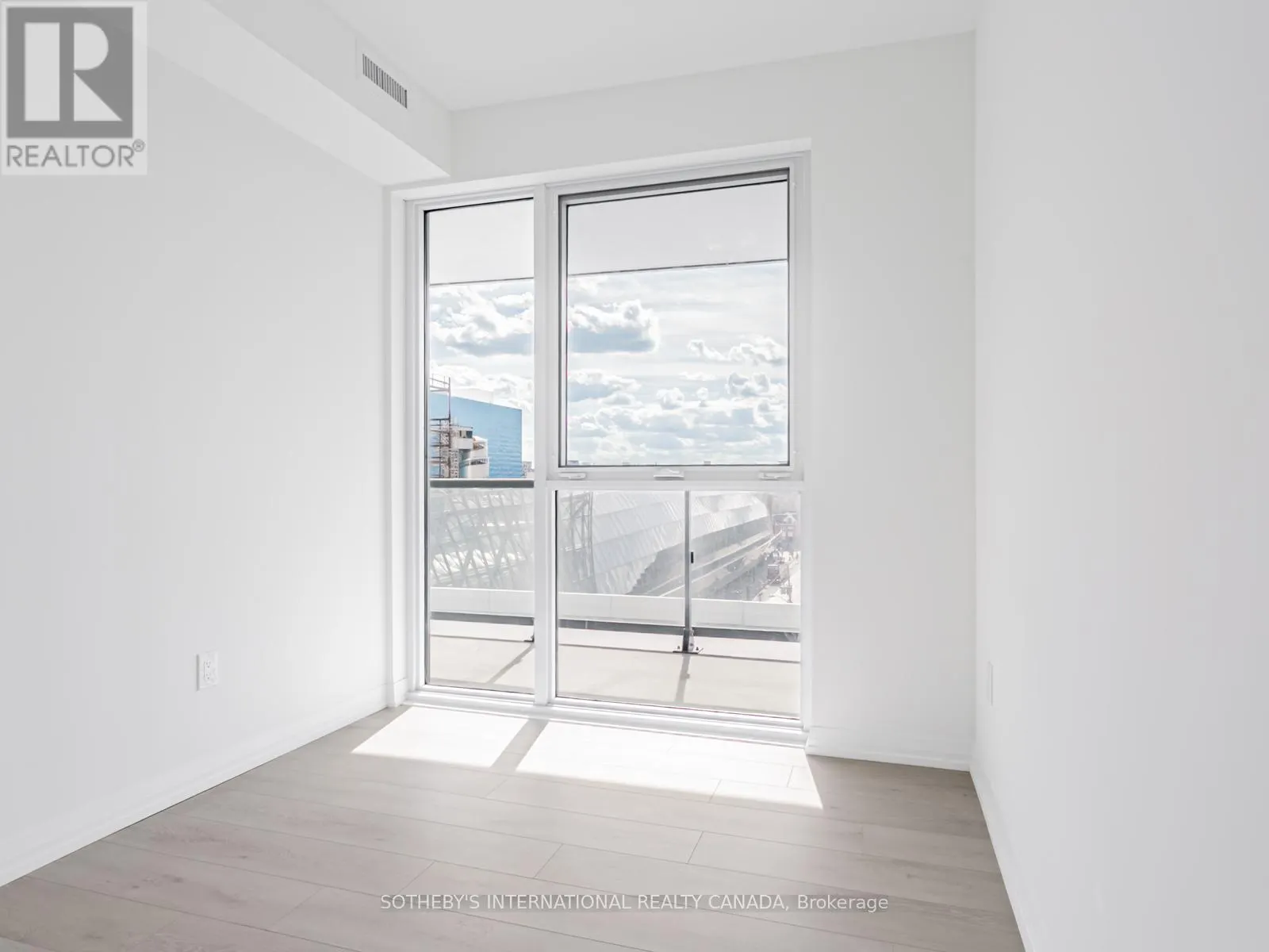 610 - 292 DUNDAS STREET W