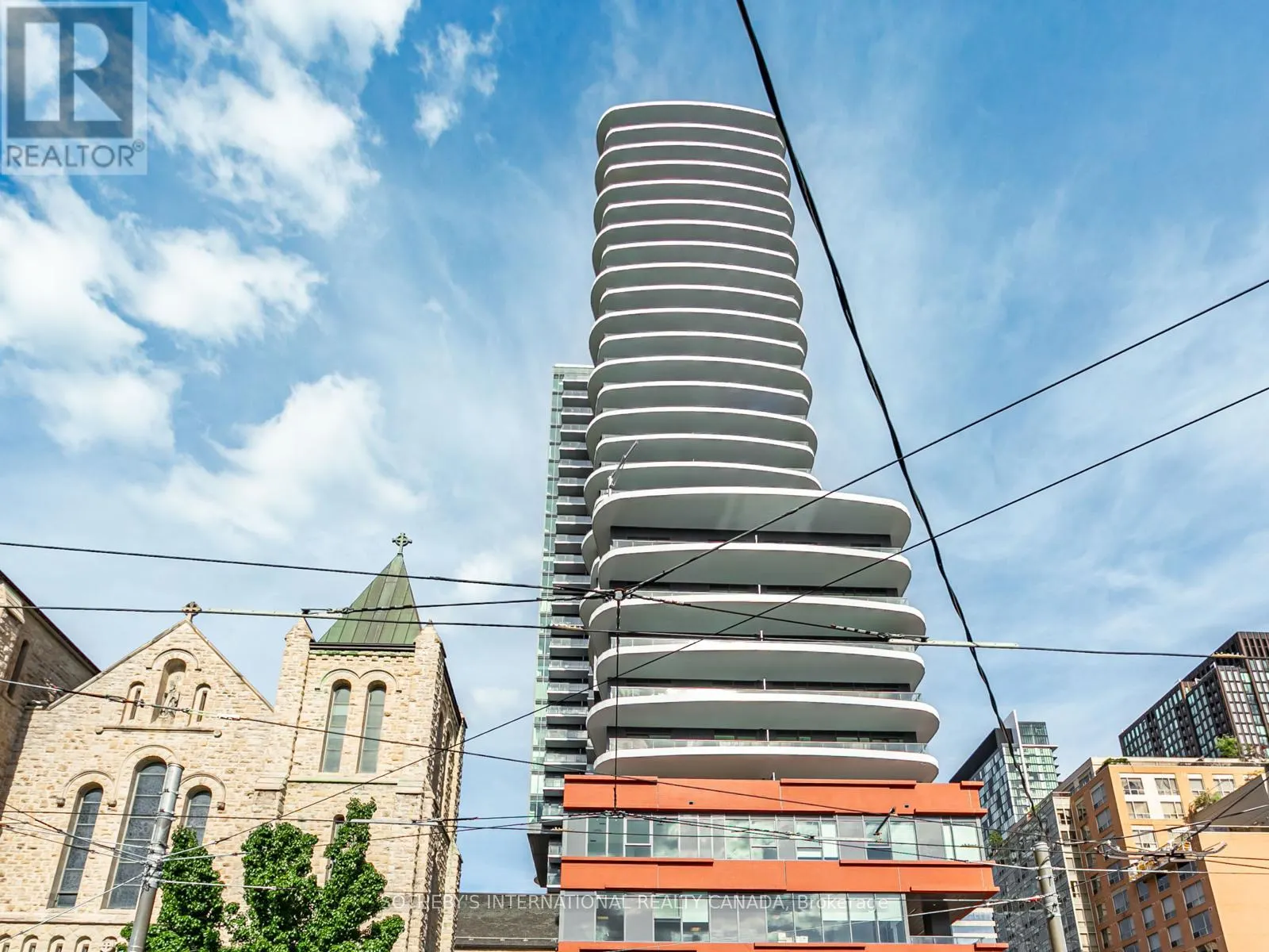 610 - 292 DUNDAS STREET W