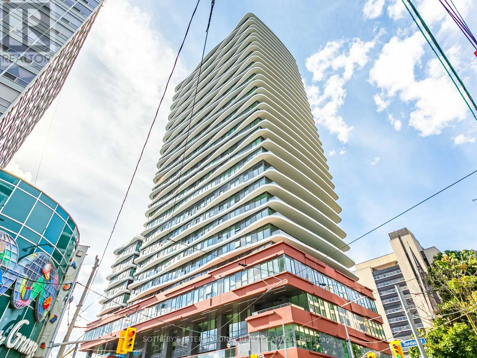 610 - 292 DUNDAS STREET W