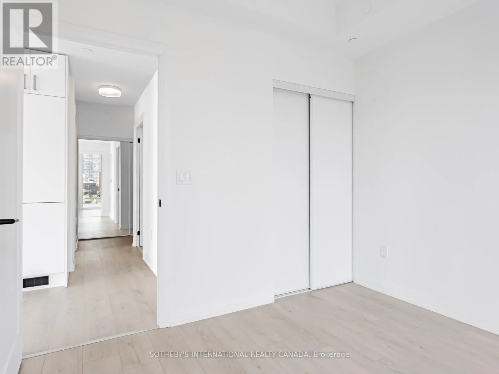 610 - 292 DUNDAS STREET W