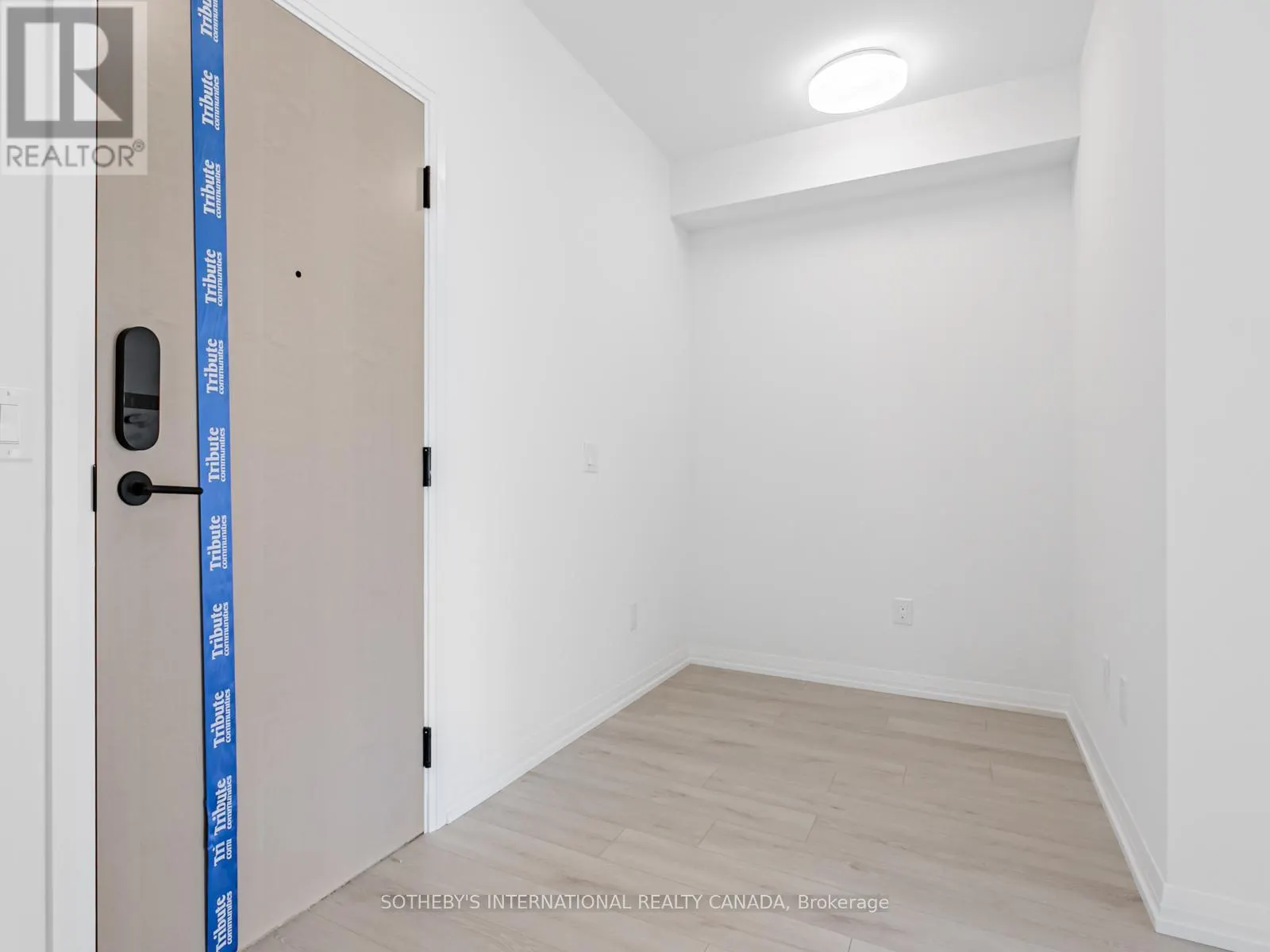 610 - 292 DUNDAS STREET W