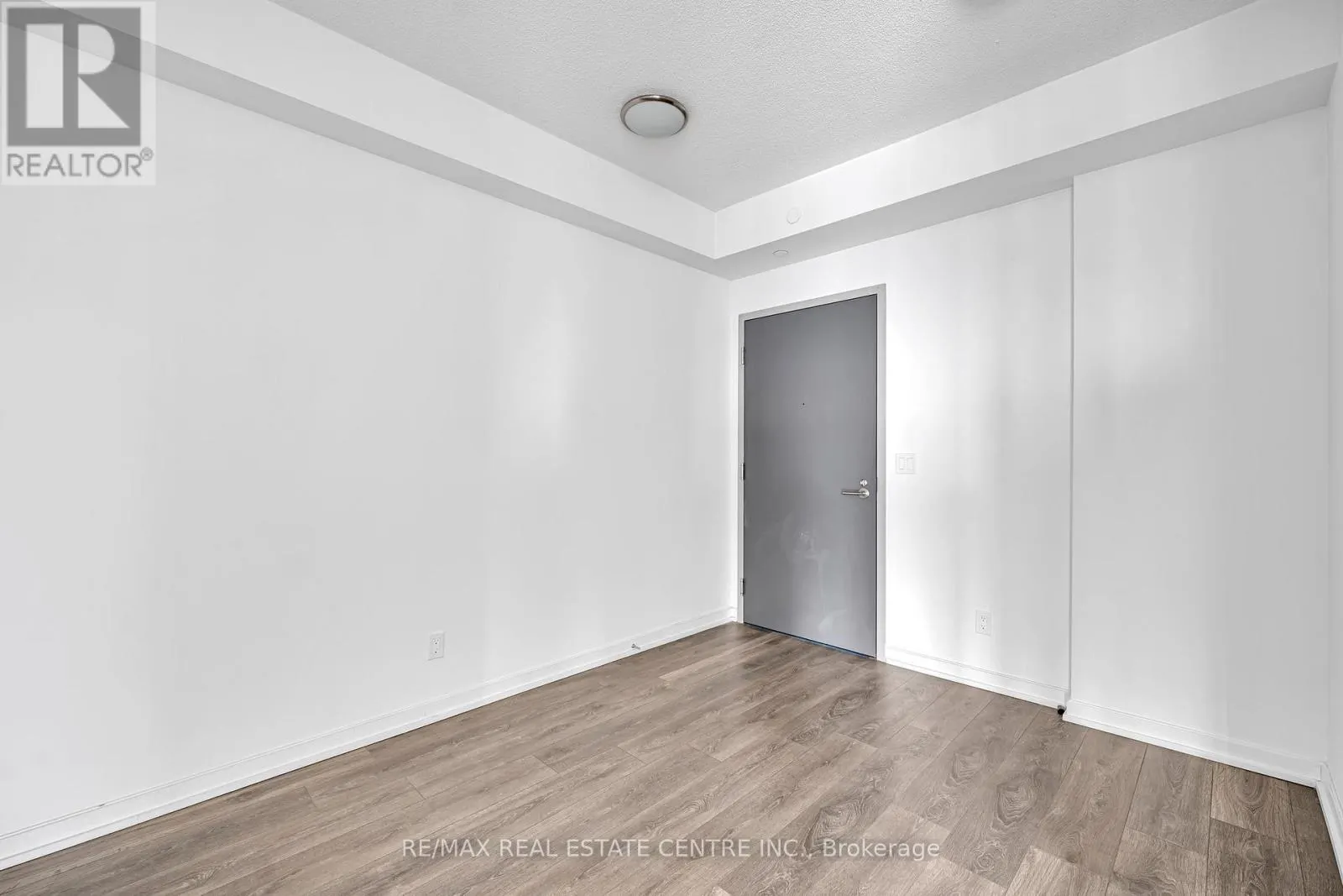 805 - 36 FOREST MANOR ROAD
