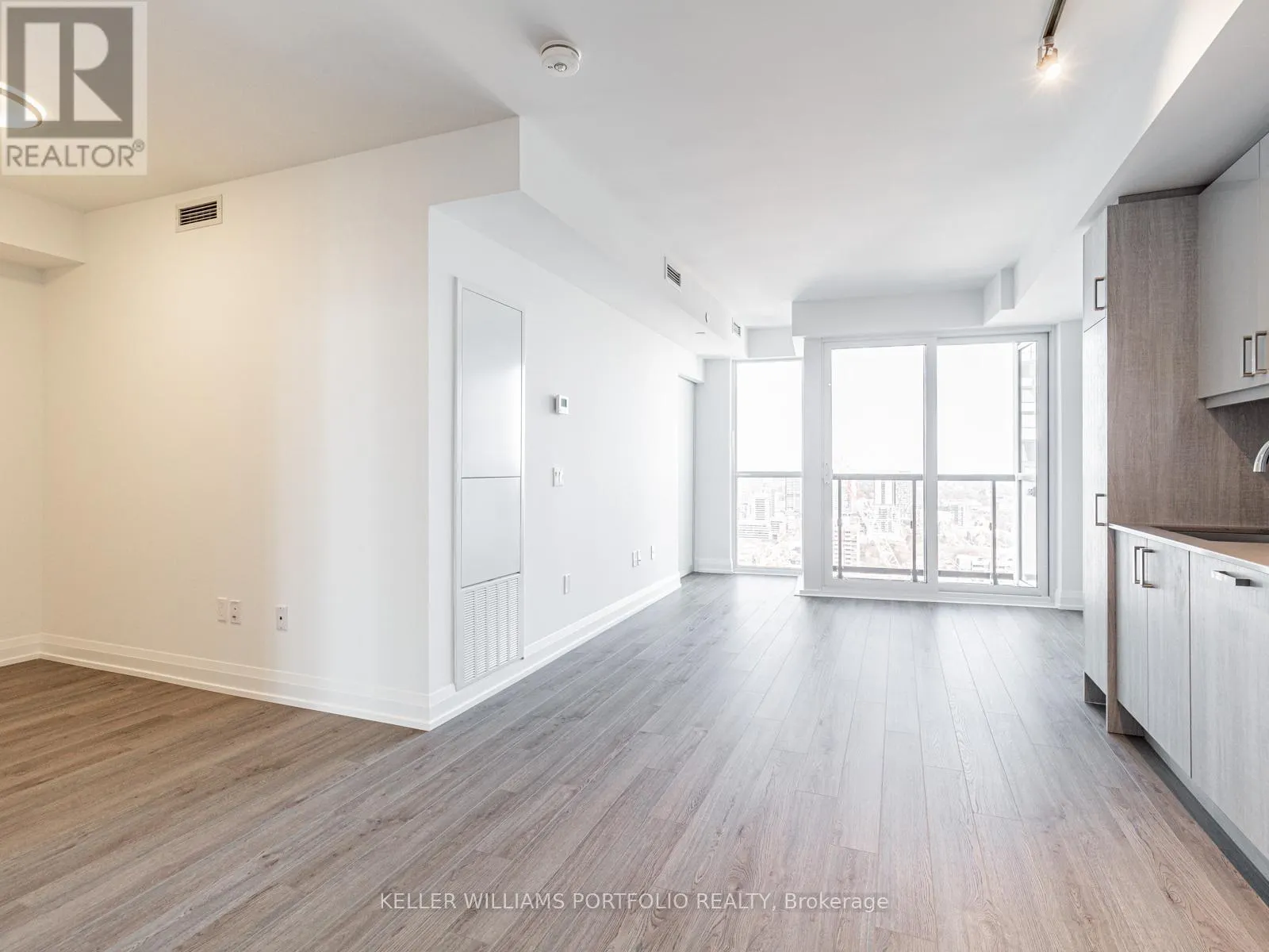 3510 - 77 MUTUAL STREET