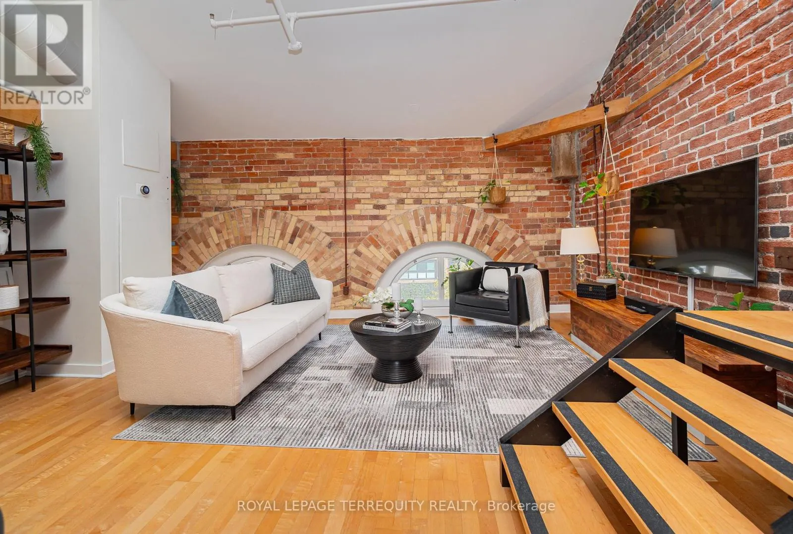409 - 81 FRONT STREET E