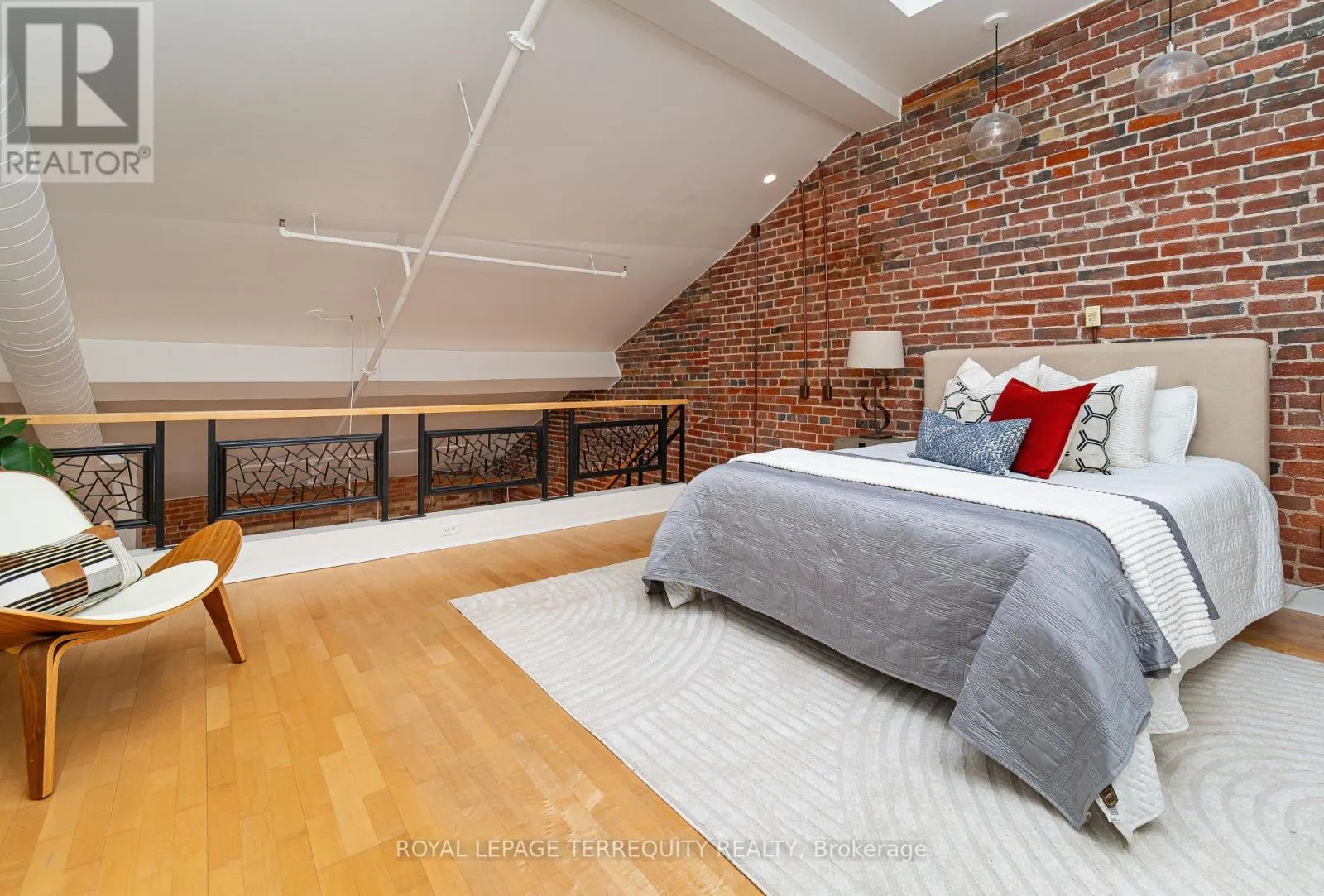 409 - 81 FRONT STREET E