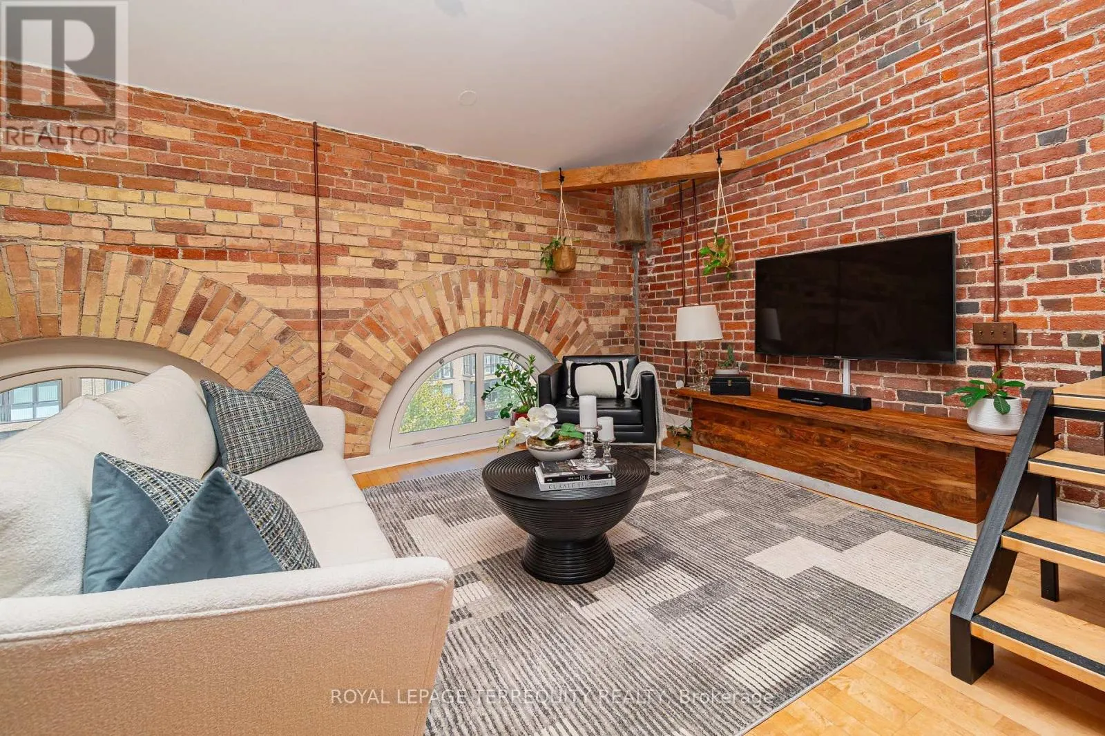 409 - 81 FRONT STREET E