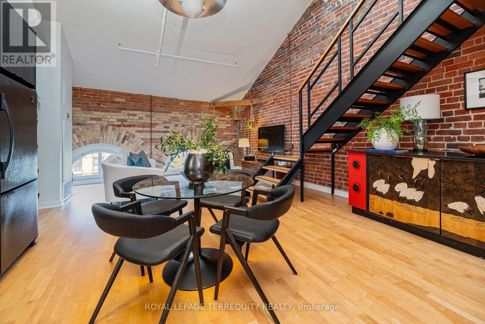 409 - 81 FRONT STREET E