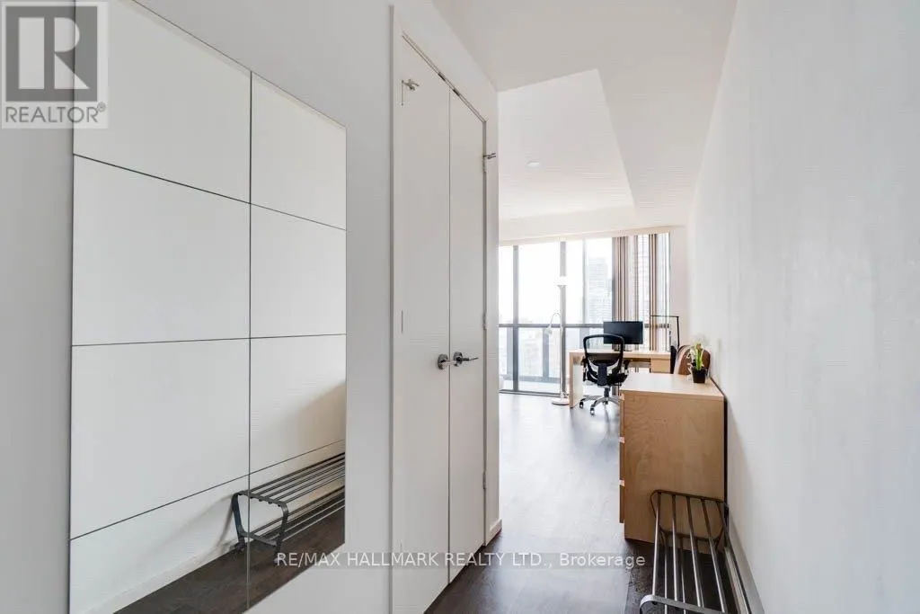 2505 - 101 CHARLES STREET E