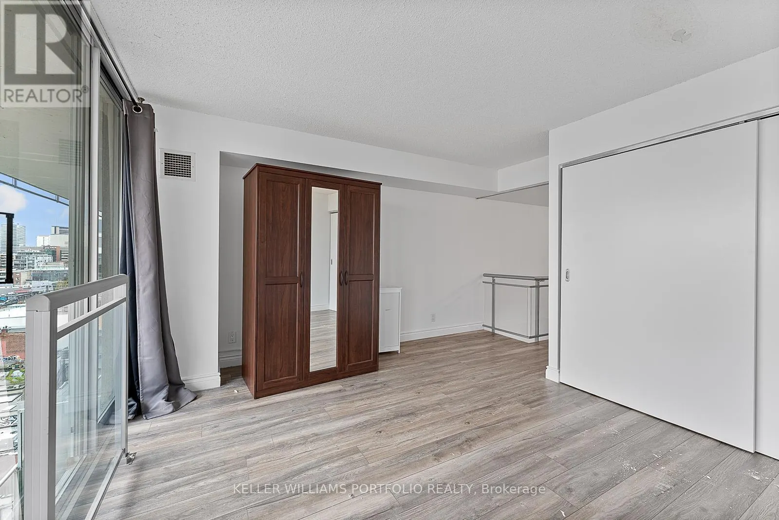 918 - 388 RICHMOND STREET W