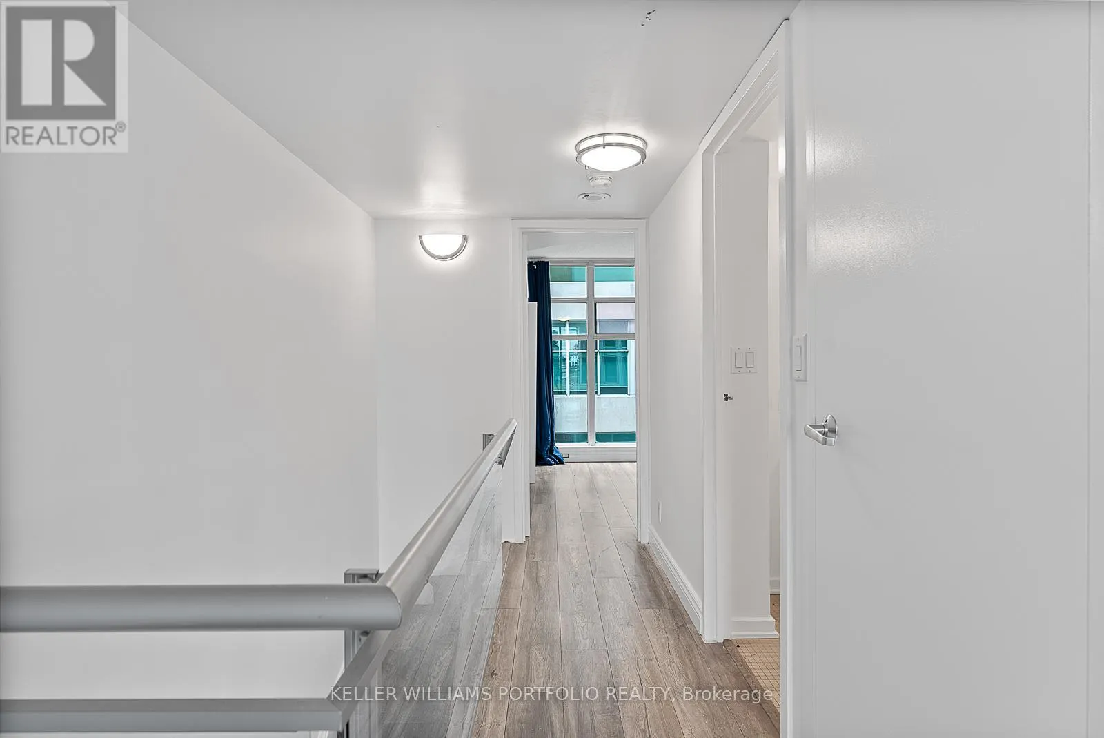 918 - 388 RICHMOND STREET W