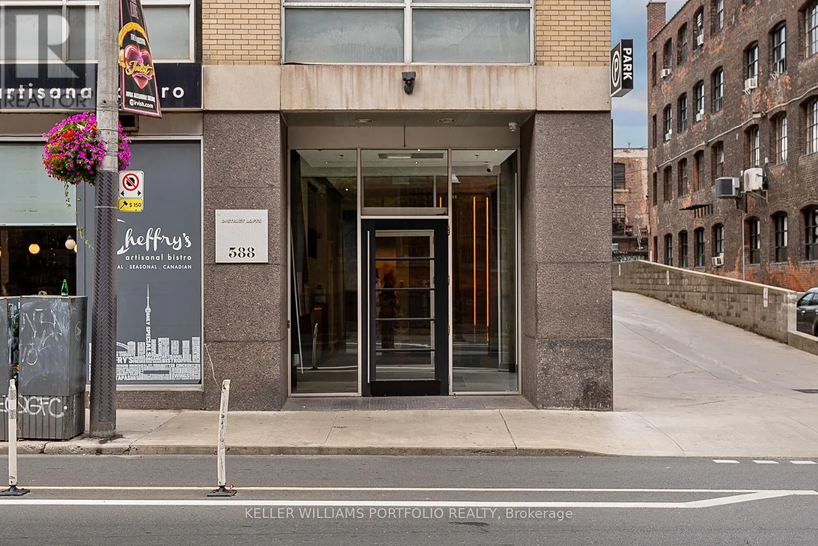 918 - 388 RICHMOND STREET W