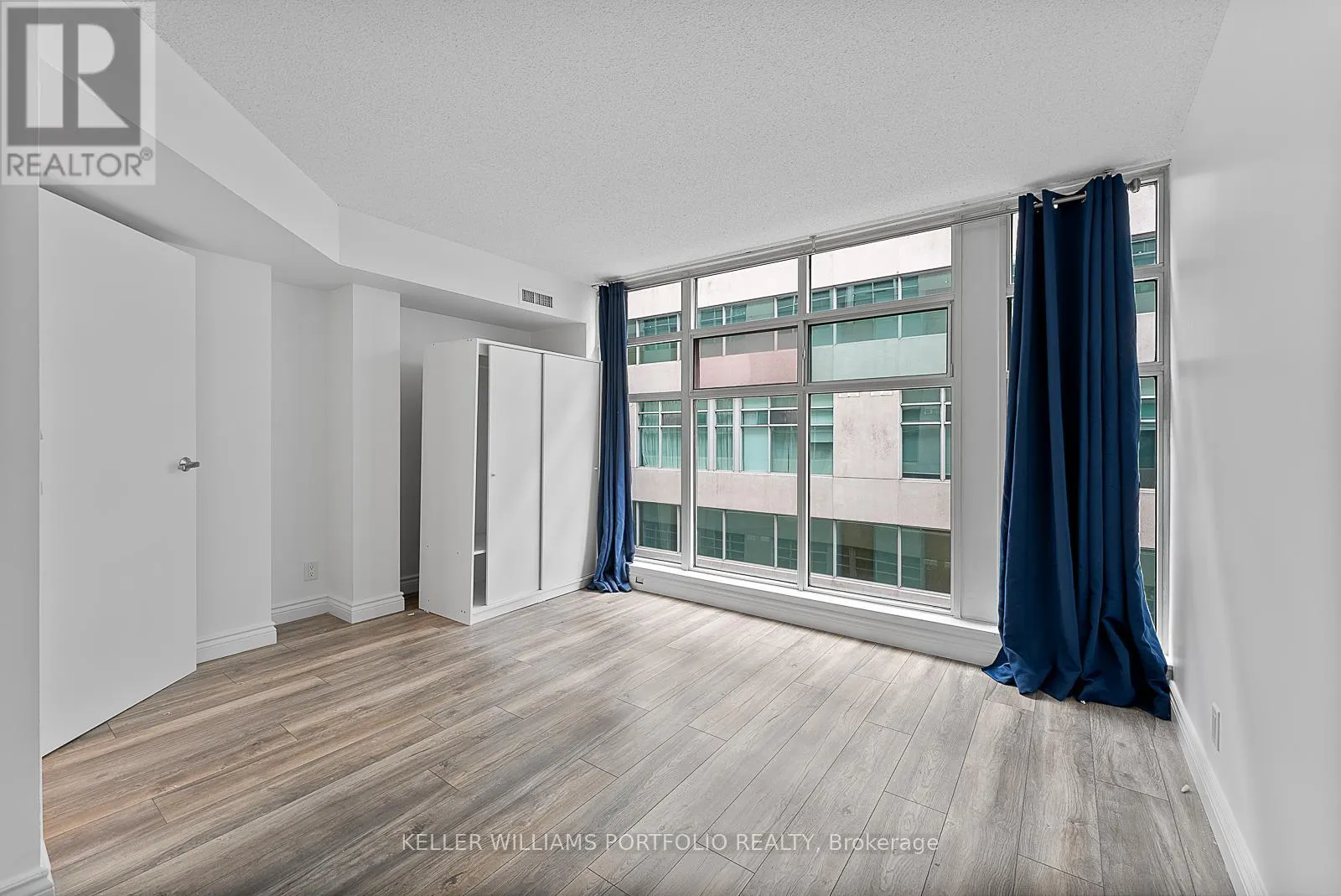 918 - 388 RICHMOND STREET W