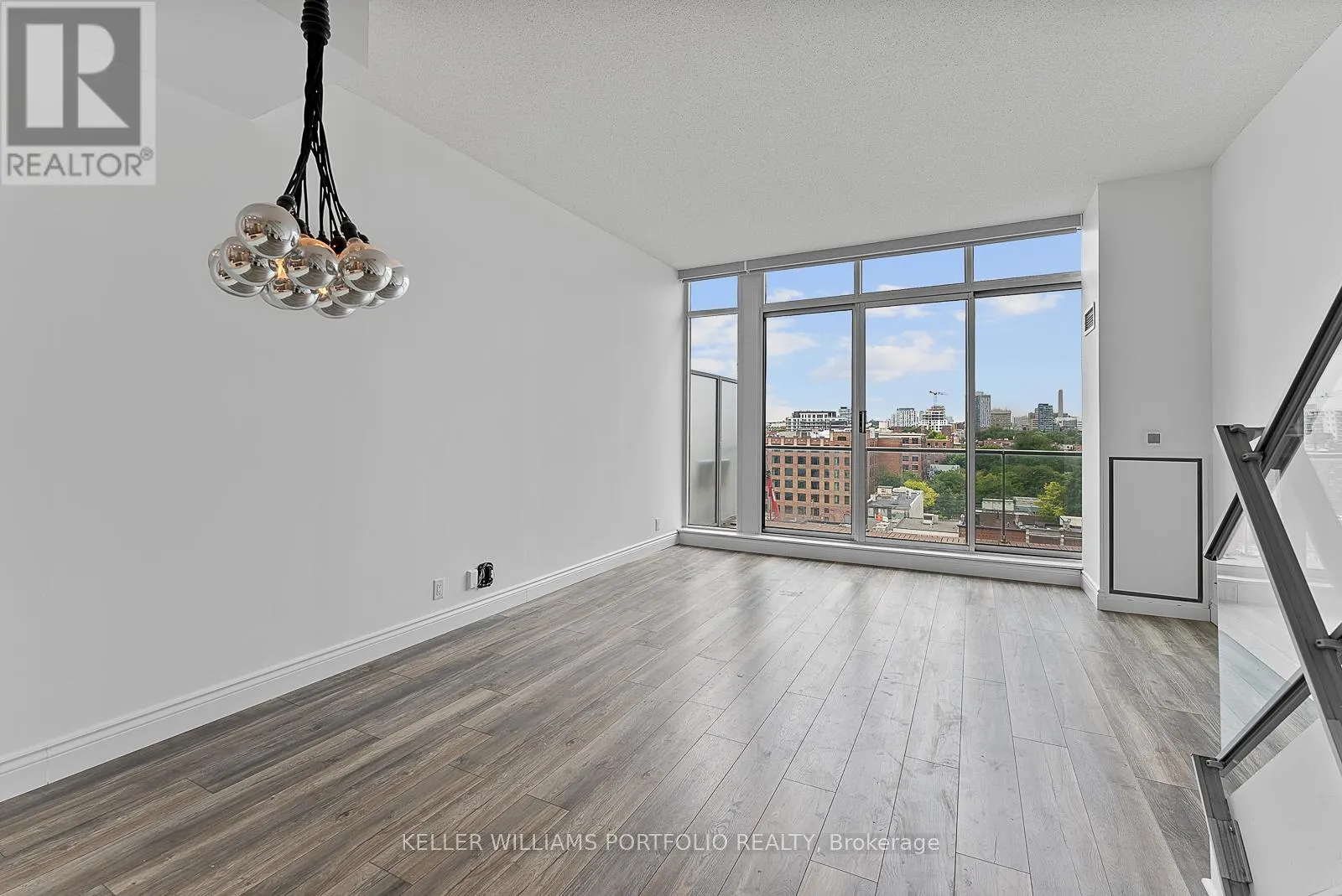 918 - 388 RICHMOND STREET W