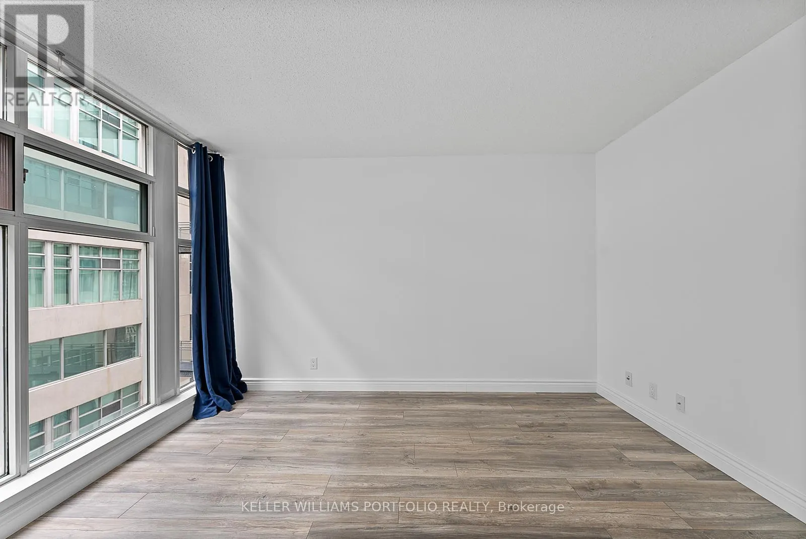 918 - 388 RICHMOND STREET W