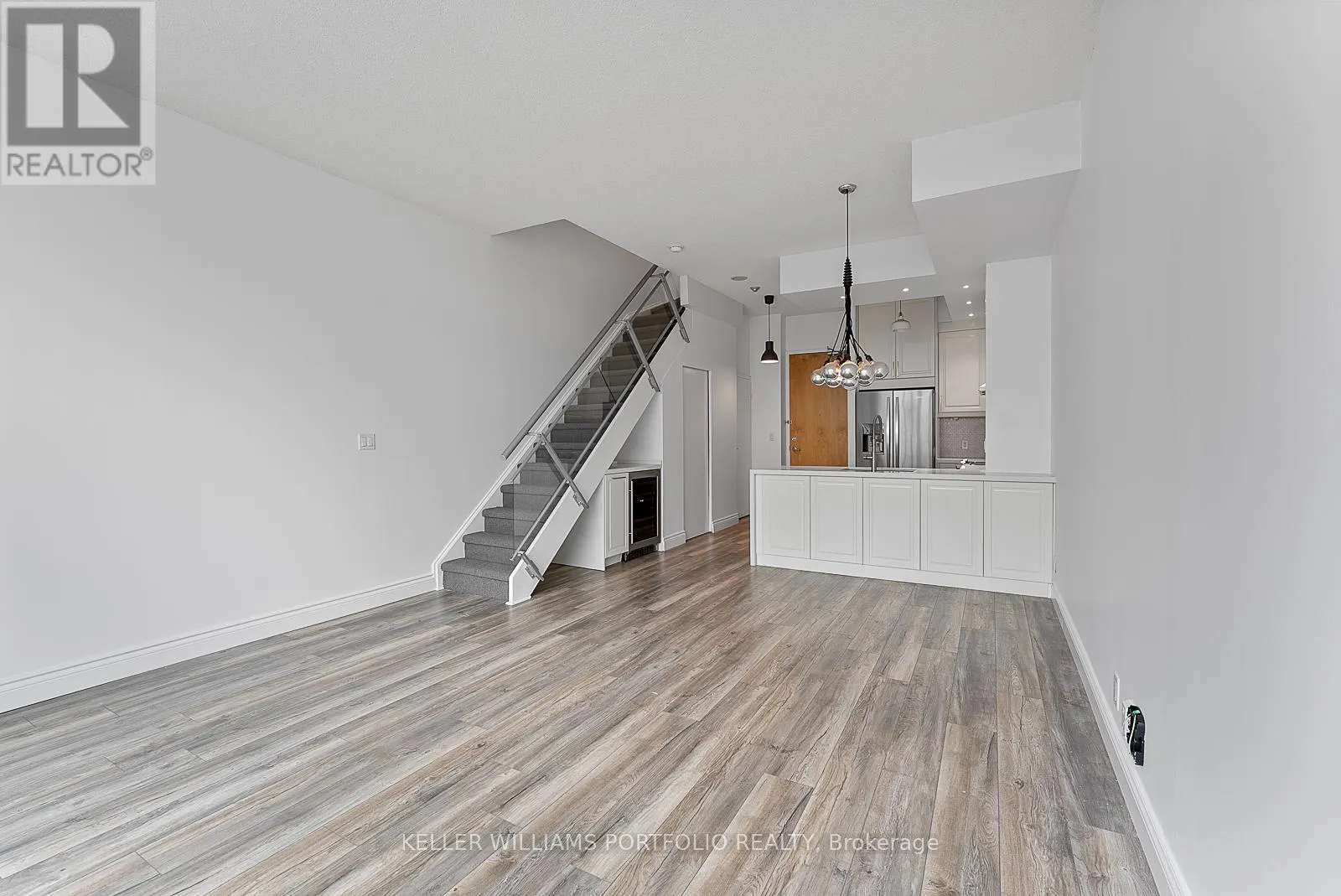 918 - 388 RICHMOND STREET W