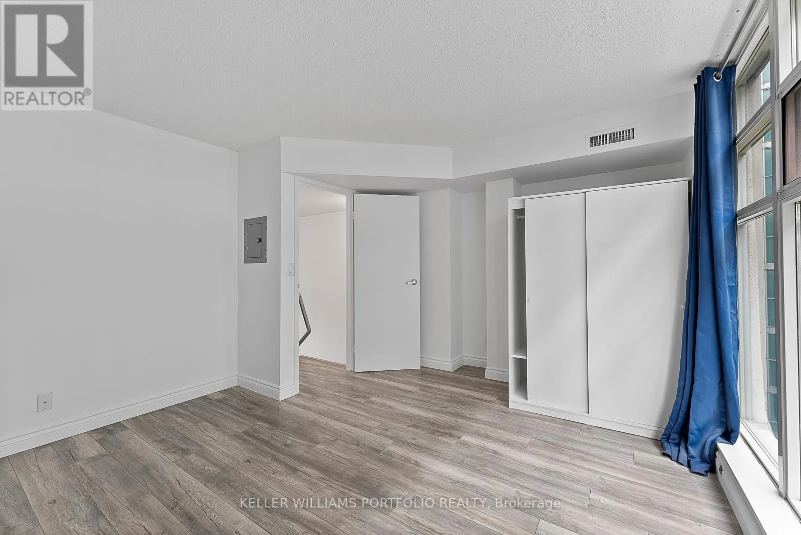 918 - 388 RICHMOND STREET W