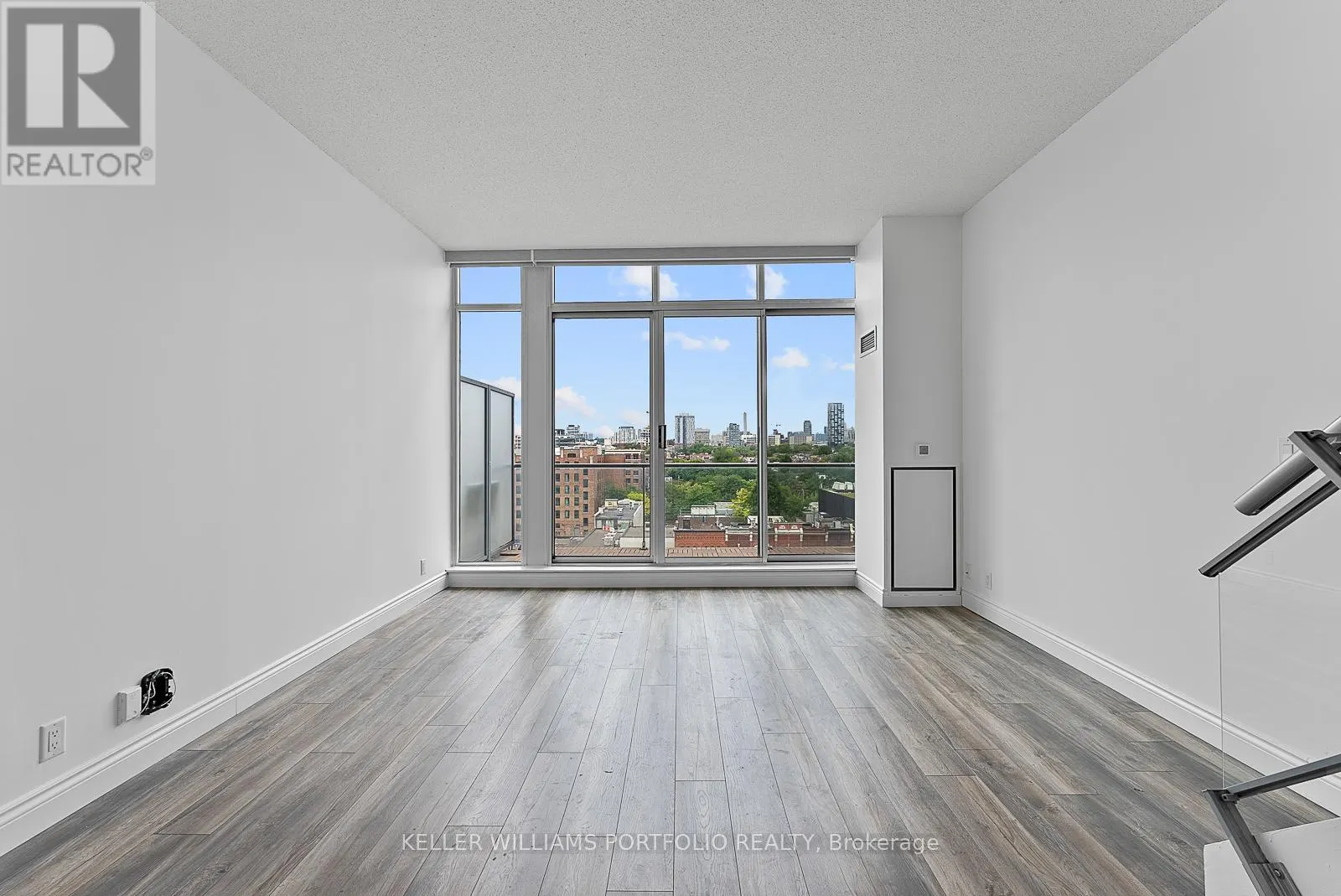 918 - 388 RICHMOND STREET W