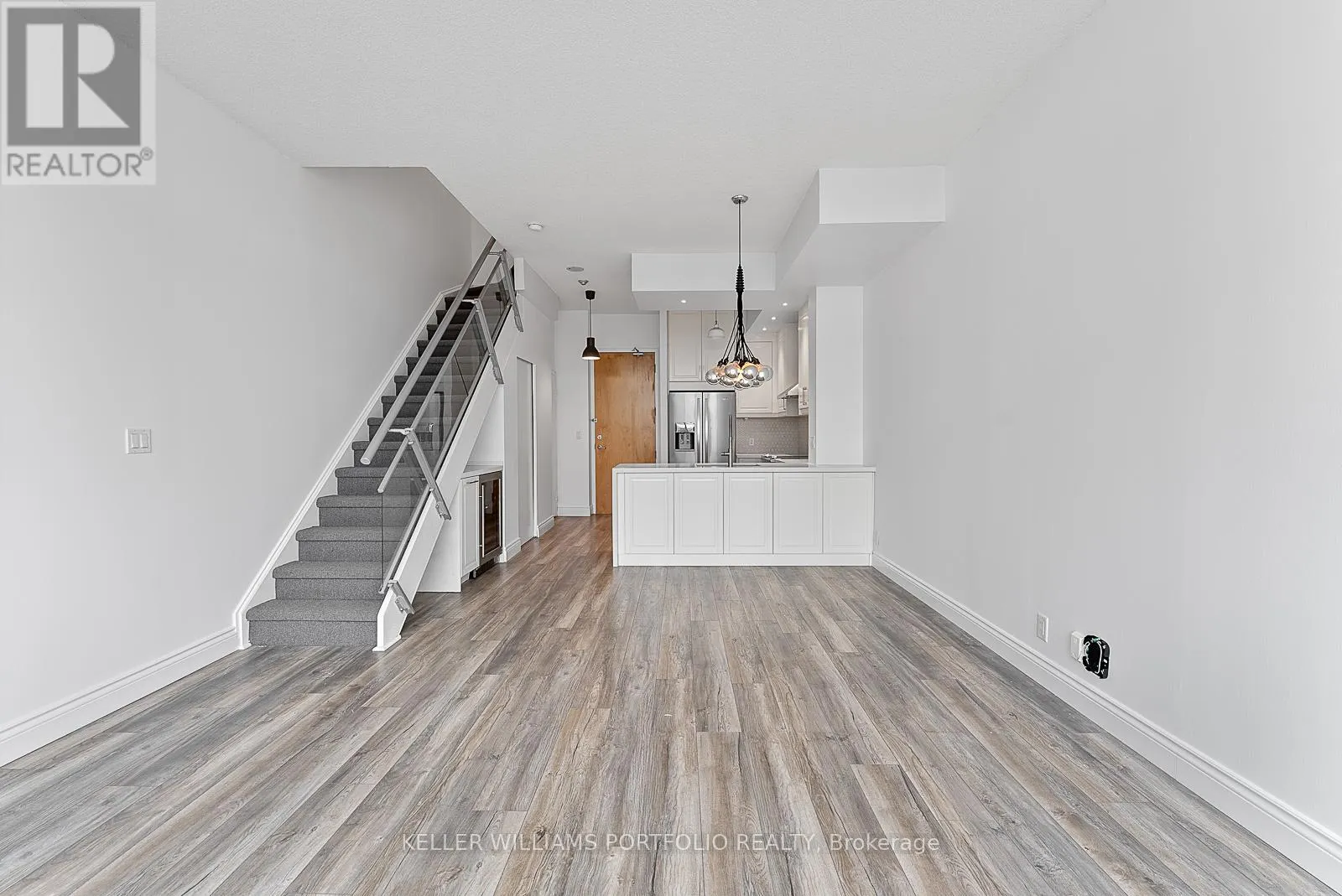 918 - 388 RICHMOND STREET W