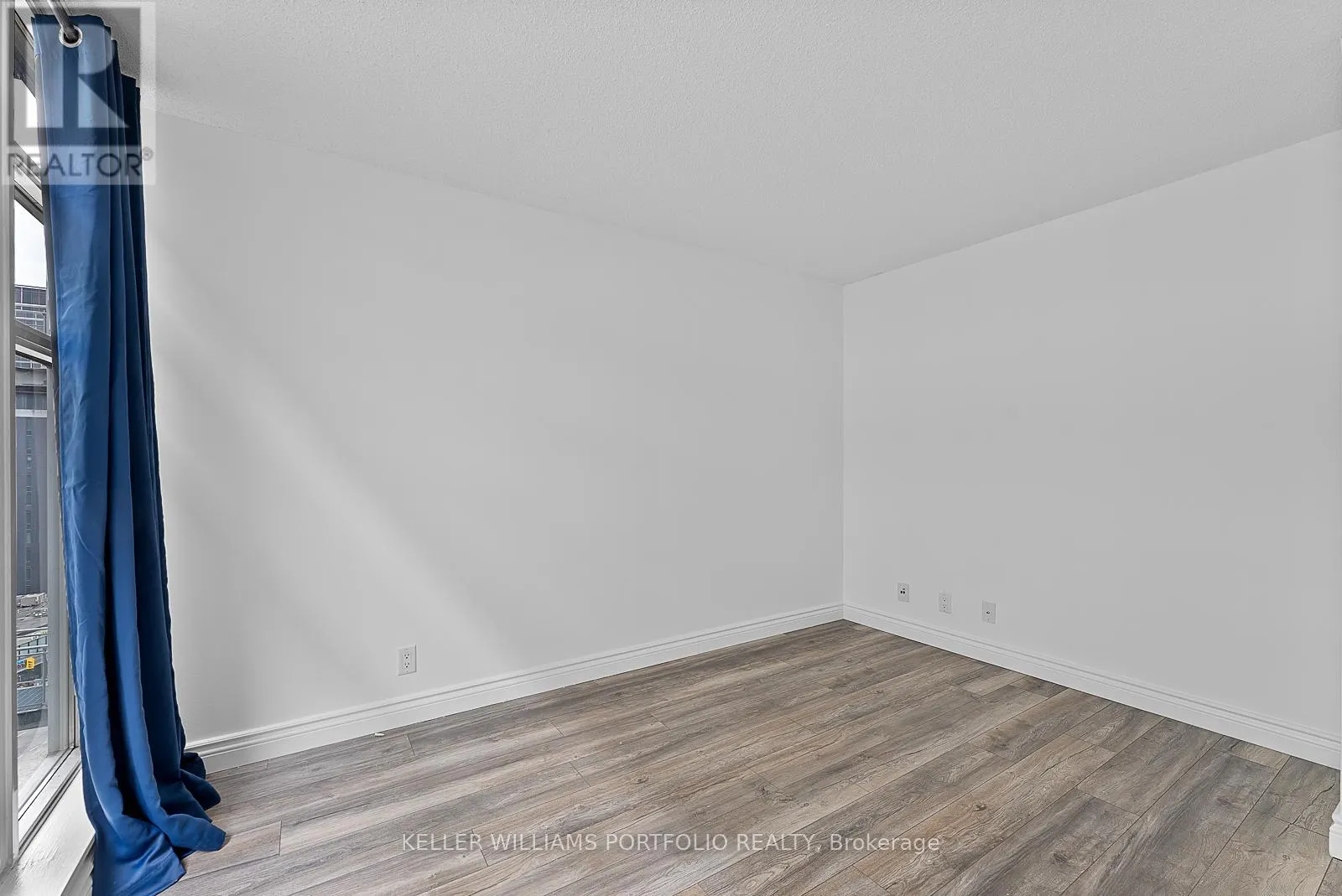 918 - 388 RICHMOND STREET W