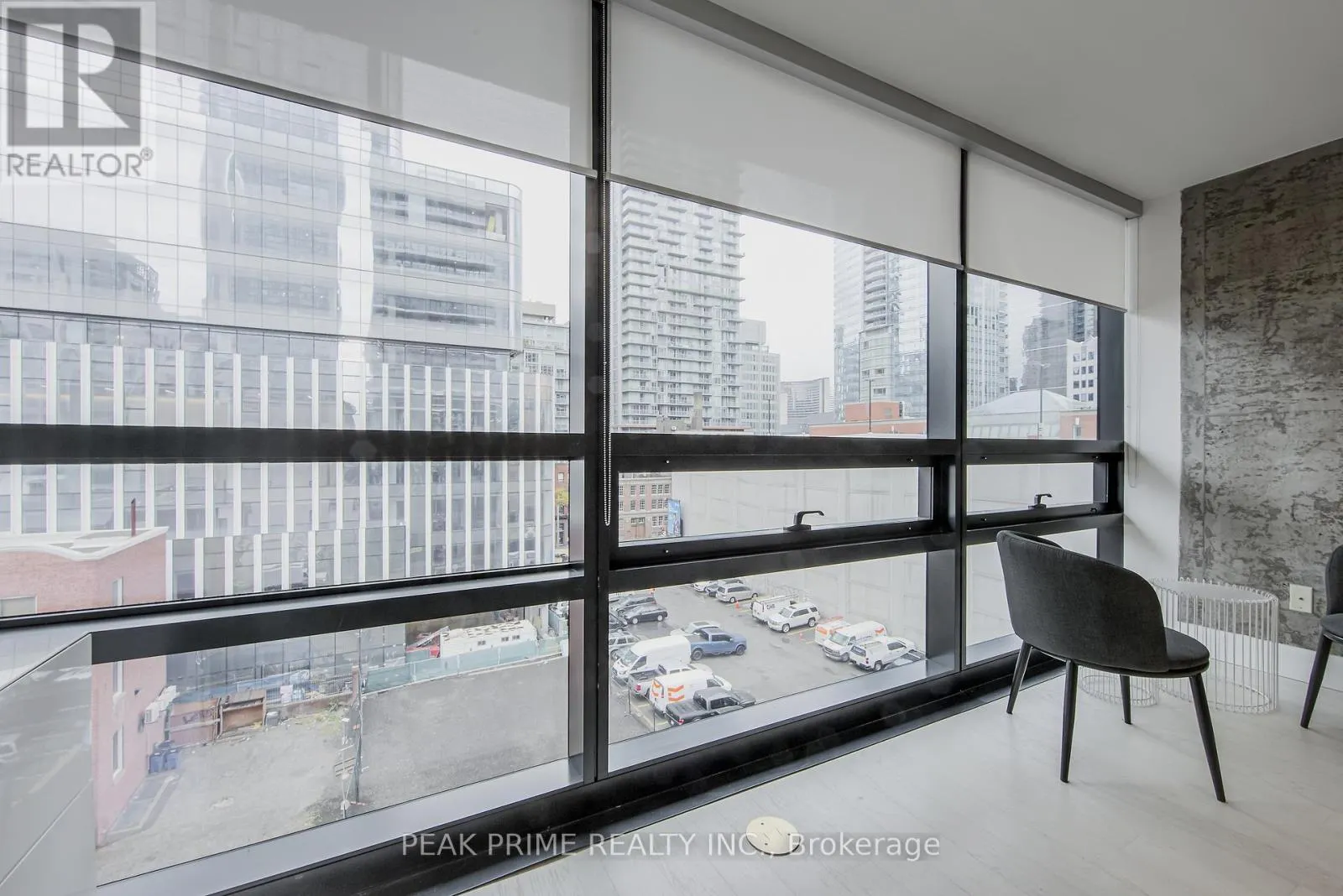 501 - 224 KING STREET W