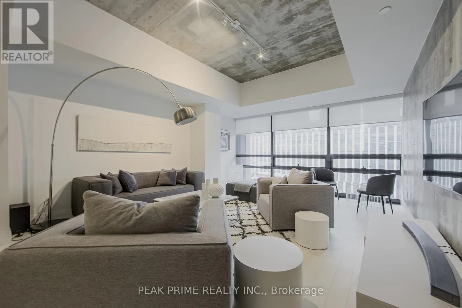 501 - 224 KING STREET W